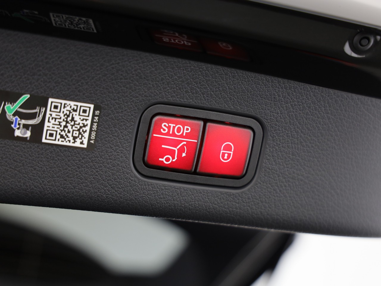 MERCEDES-BENZ GLC 300 d 4Matic 9G-Tronic-image-22