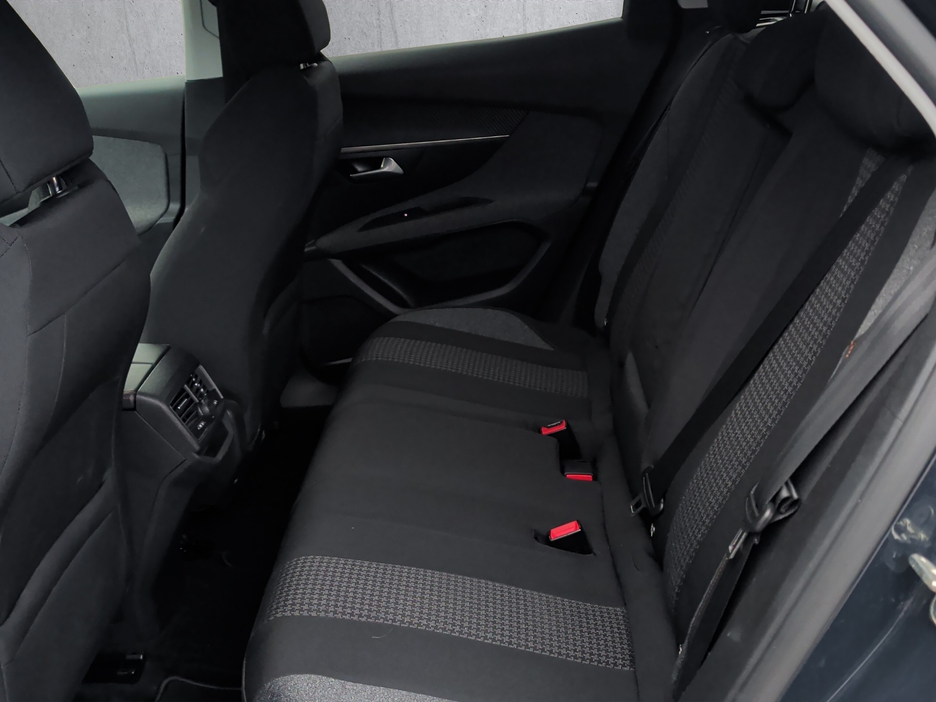 PEUGEOT 3008 1.2 PureTech Active-image-10