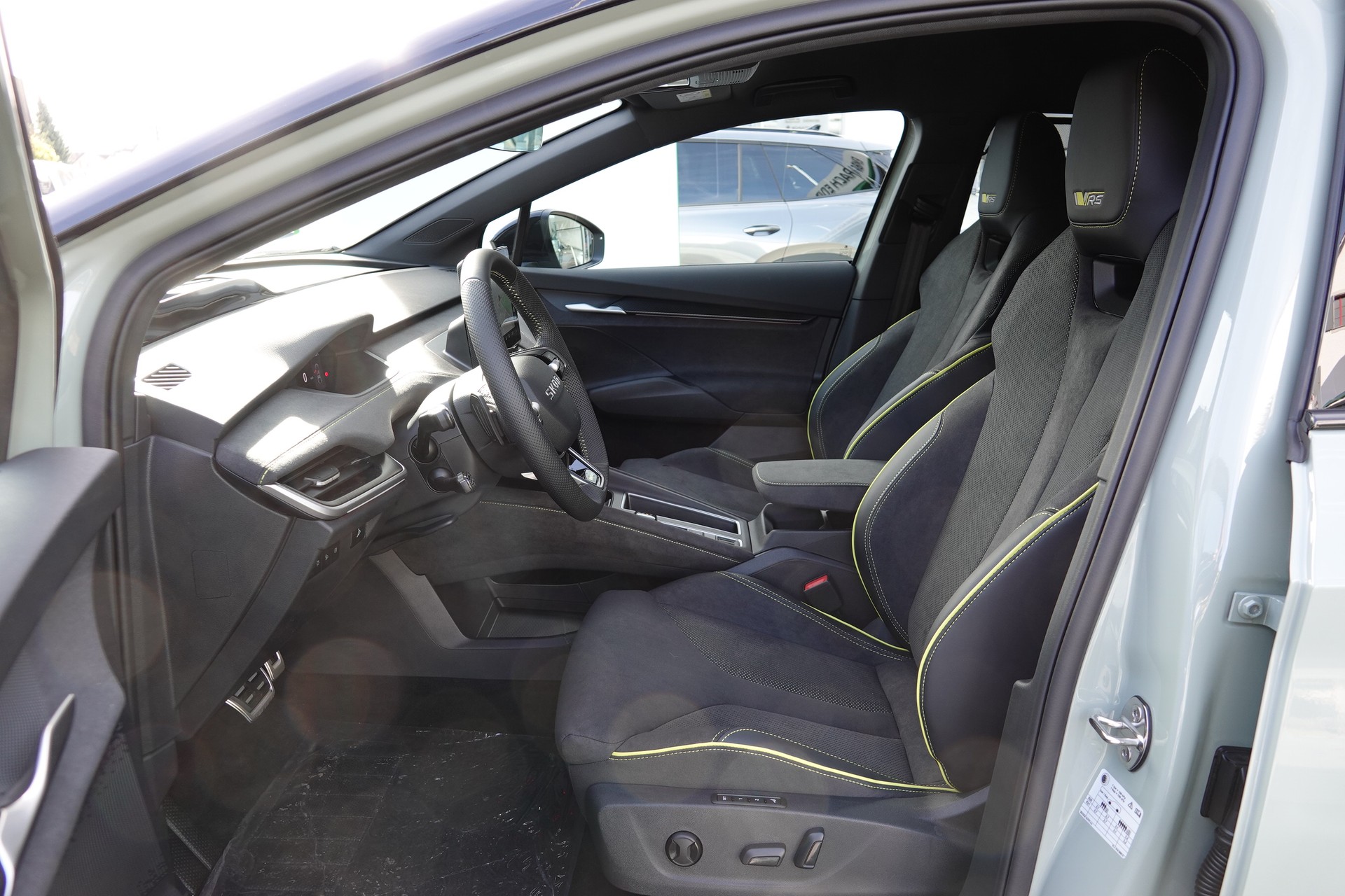 SKODA Elroq RS 4x4-image-12