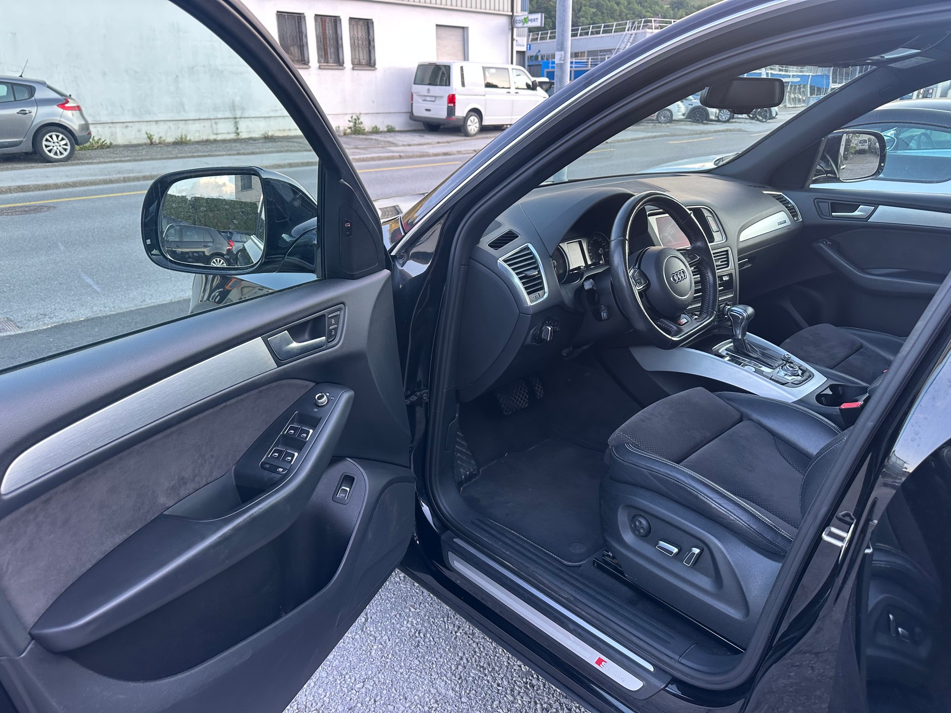 AUDI Q5 2.0 TDI quattro S-tronic-image-7