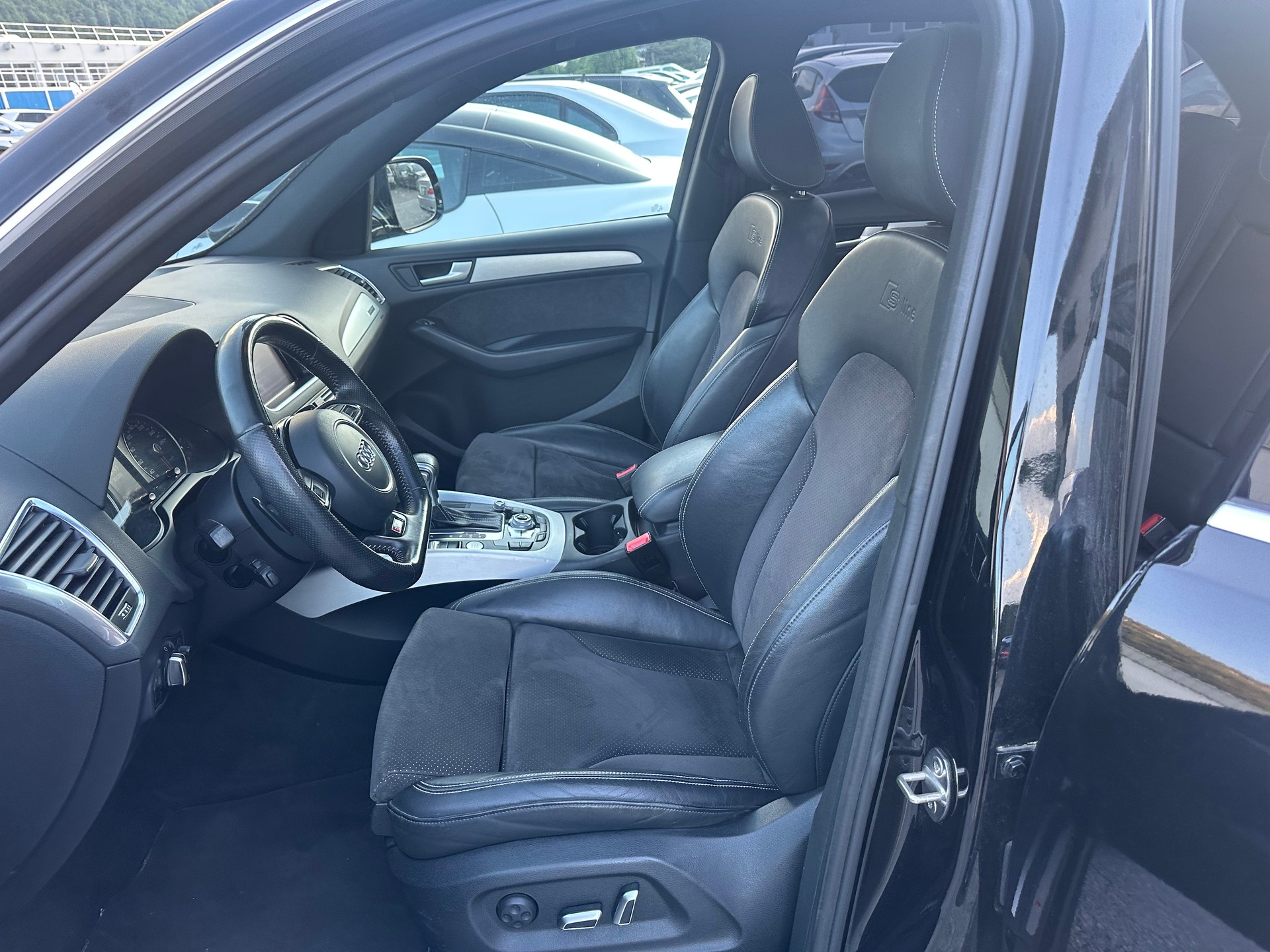 AUDI Q5 2.0 TDI quattro S-tronic-image-8
