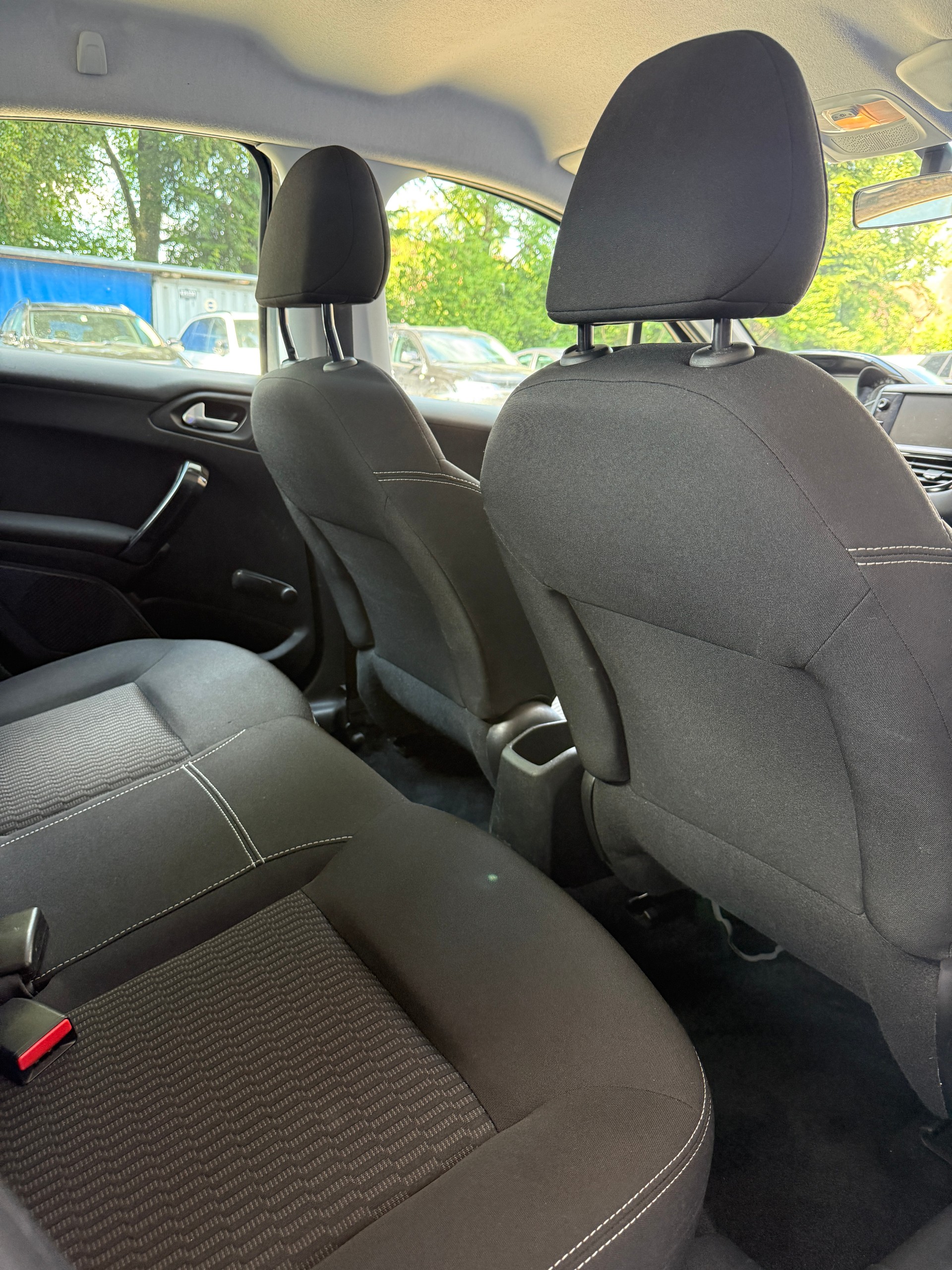 PEUGEOT 208 1.2 PureTech Style-image-5