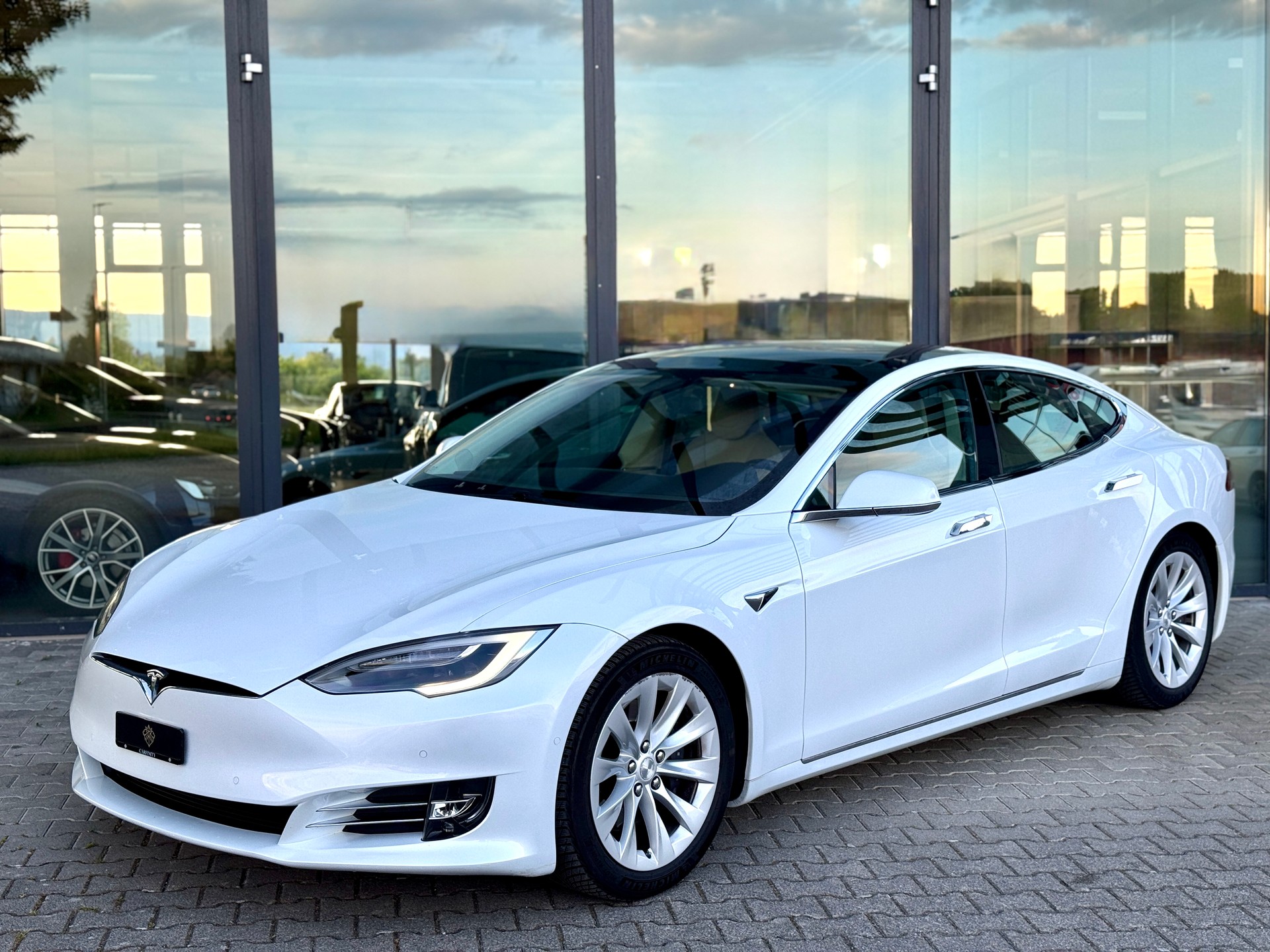 TESLA Model S 90 D / FREE Supercharger / Full Self Driving / Batteriegarantie-showroom-element-2