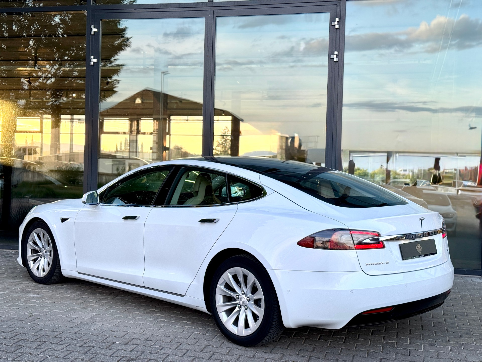 TESLA Model S 90 D / FREE Supercharger / Full Self Driving / Batteriegarantie-showroom-element-3