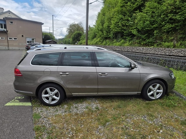 VW PASSAT-showroom-element-1