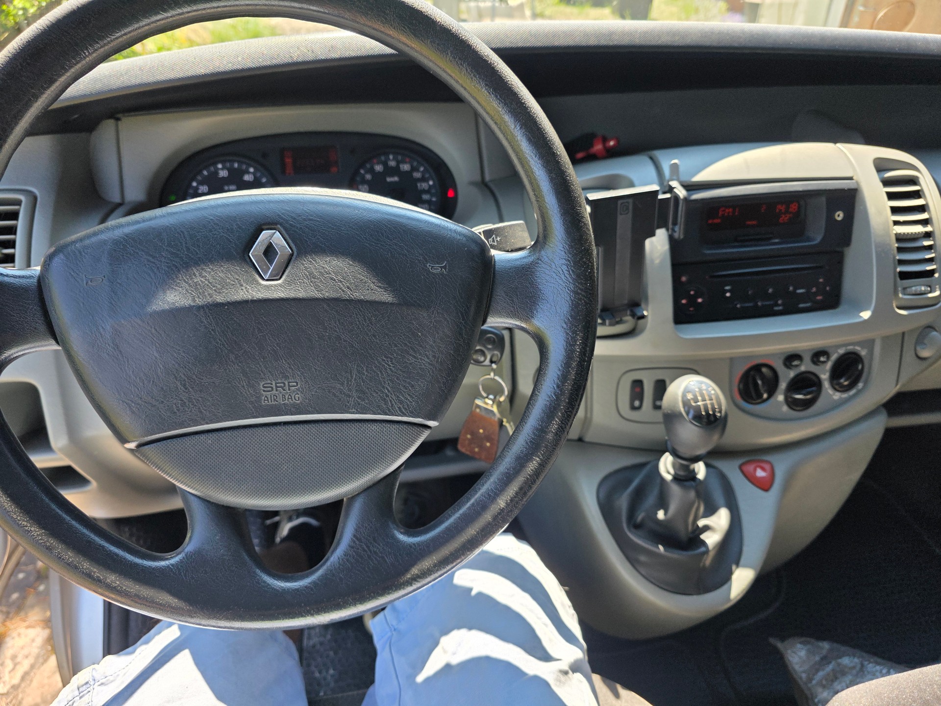 RENAULT TRAFIC-image-13