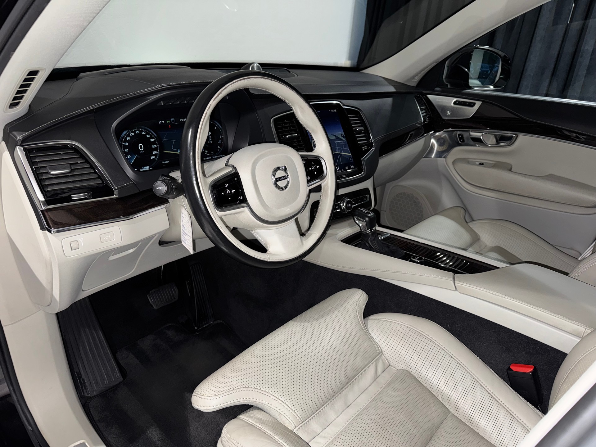 VOLVO XC90 D5 AWD Inscription Geartronic | 7Pl | CH |-image-9
