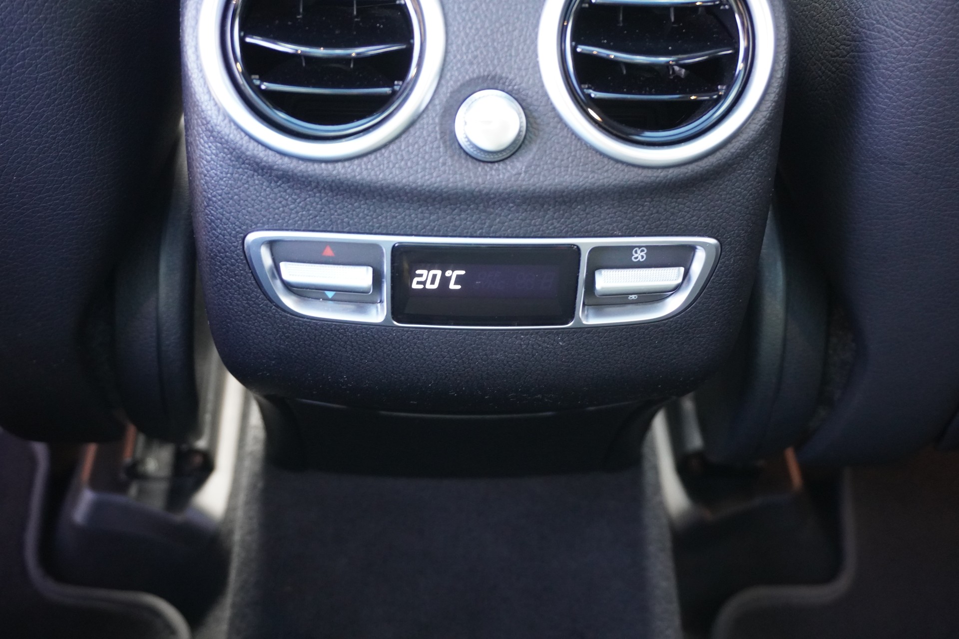 MERCEDES-BENZ GLC 200 d AMG Line 4Matic 9G-Tronic-image-17