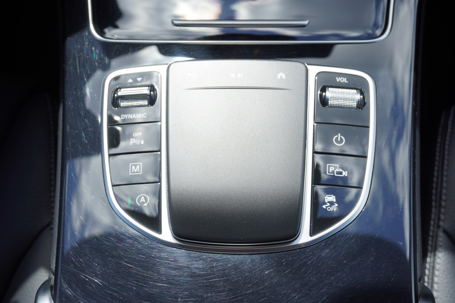 MERCEDES-BENZ GLC 200 d AMG Line 4Matic 9G-Tronic-image-15