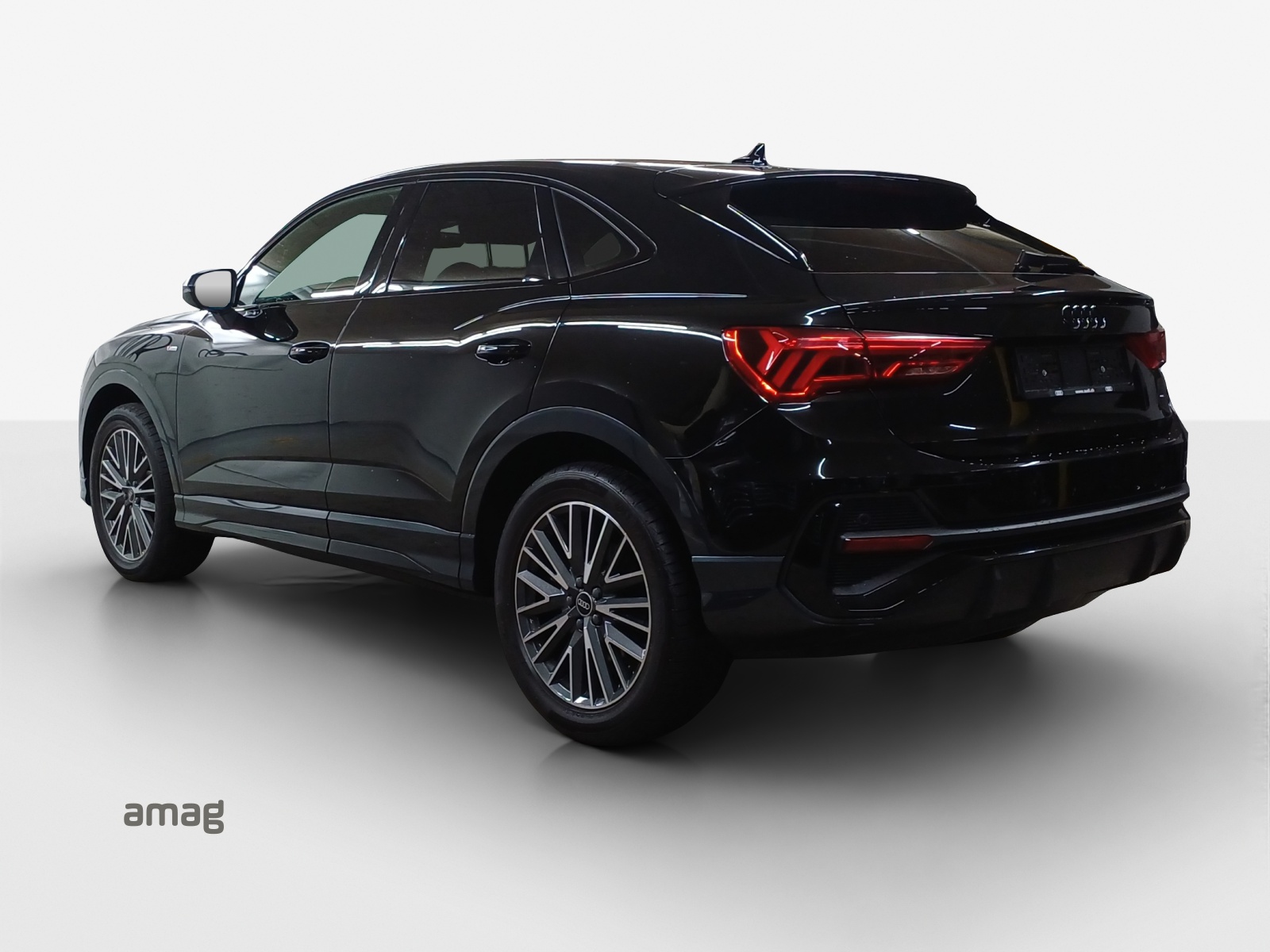 AUDI Q3 40 TFSI S line quattro S-tronic-showroom-element-2