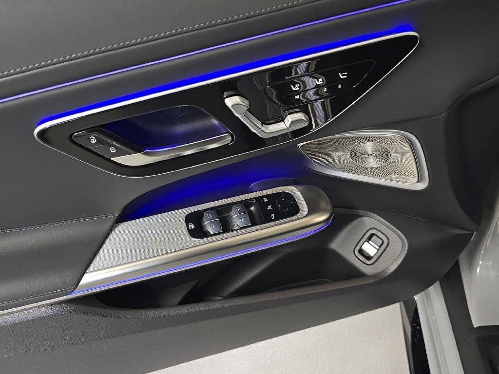 MERCEDES-BENZ CLE 53 AMG 4Matic+ Cabriolet-image-5