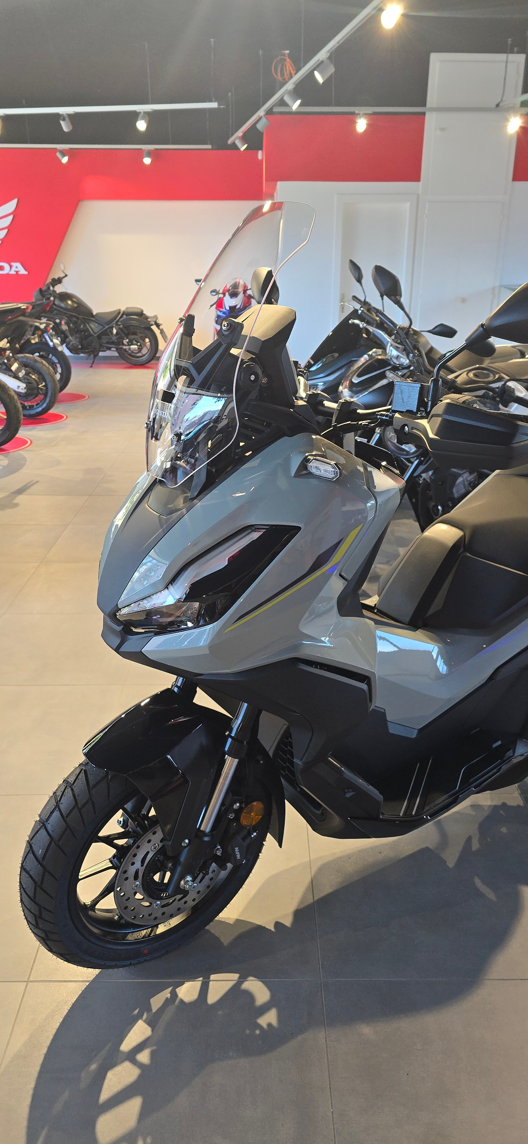 HONDA ADV 350-image-9