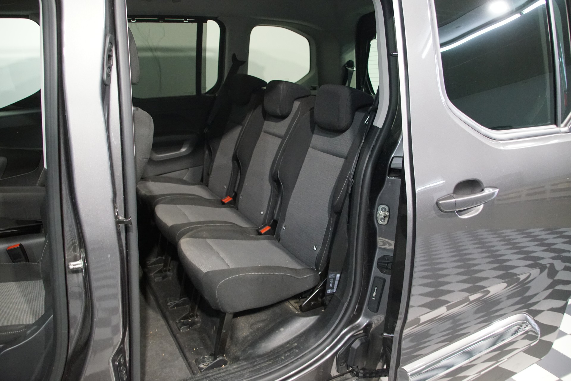 TOYOTA Proace City Verso 1.2 Trend Medium Automatik-image-11