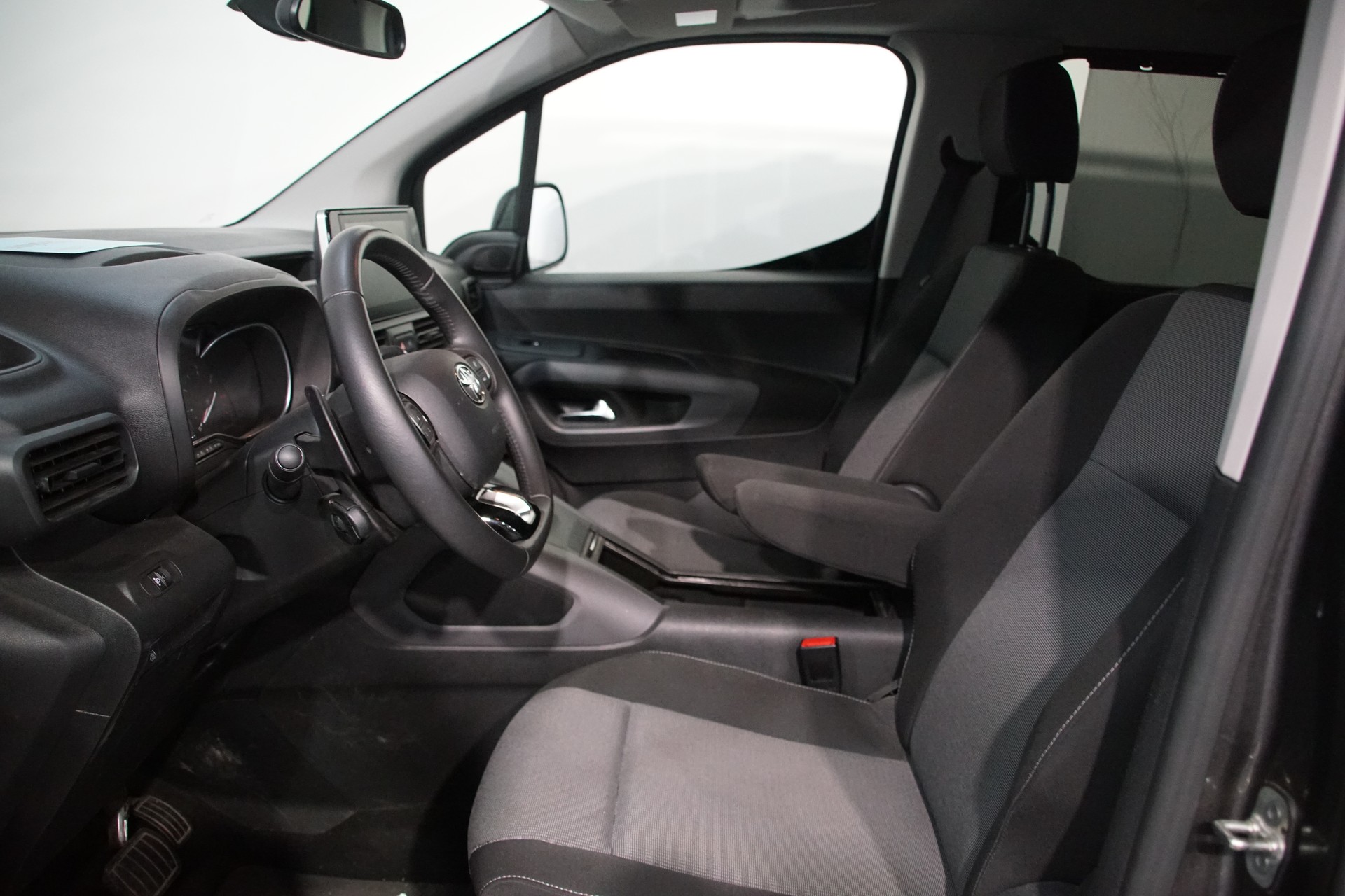 TOYOTA Proace City Verso 1.2 Trend Medium Automatik-image-9