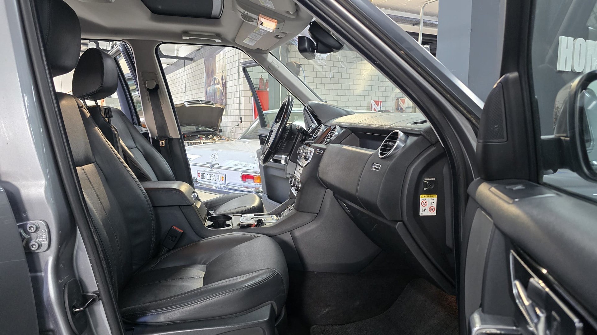 LAND ROVER Discovery 3.0 SDV6 HSE Automatic-image-19