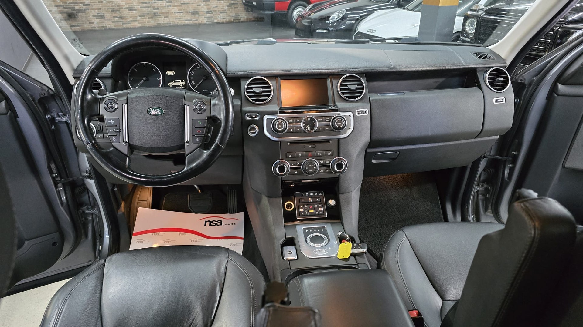 LAND ROVER Discovery 3.0 SDV6 HSE Automatic-image-17