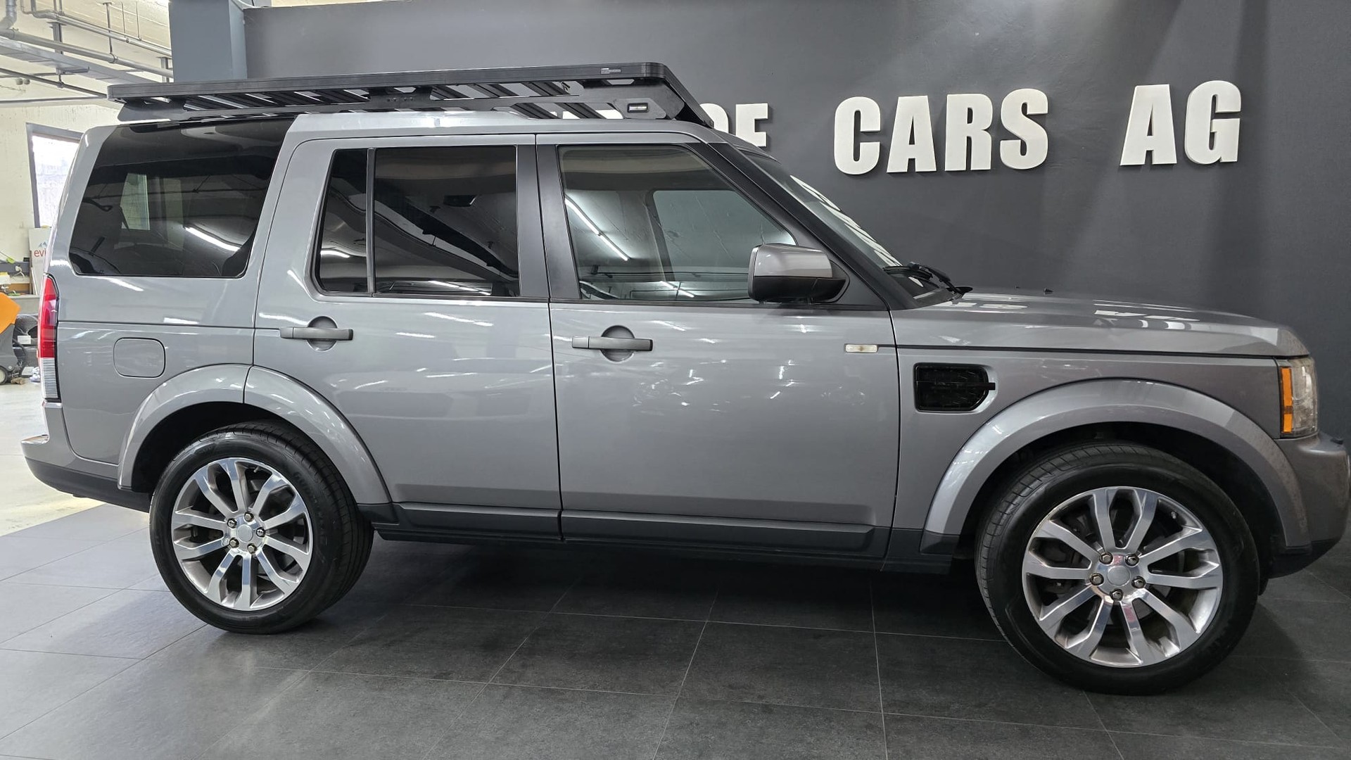 LAND ROVER Discovery 3.0 SDV6 HSE Automatic-image-8