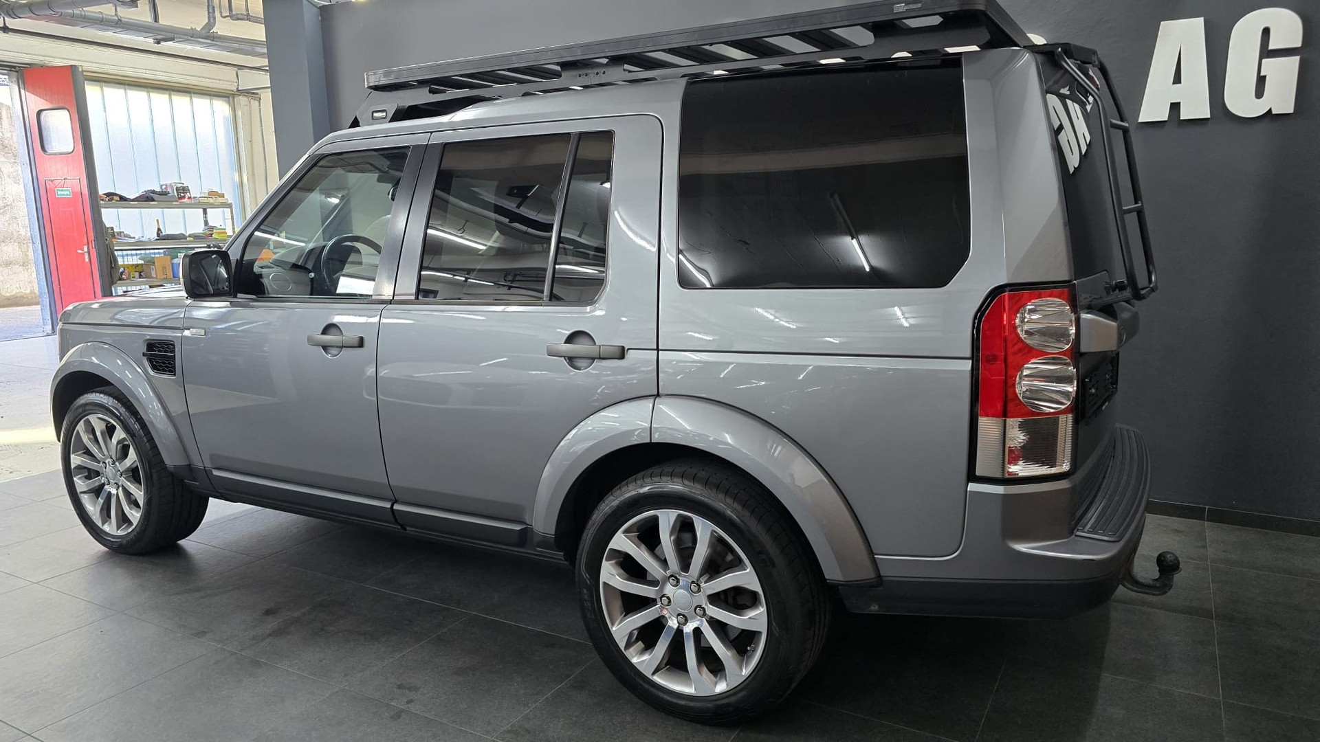 LAND ROVER Discovery 3.0 SDV6 HSE Automatic-showroom-element-3