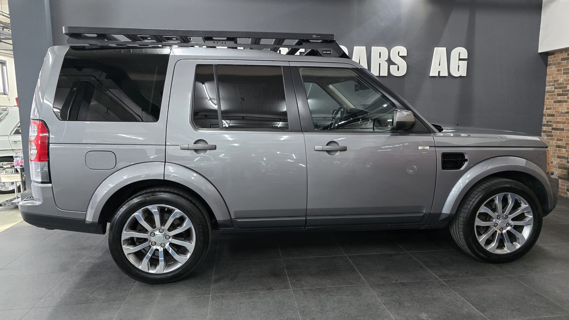LAND ROVER Discovery 3.0 SDV6 HSE Automatic-image-7
