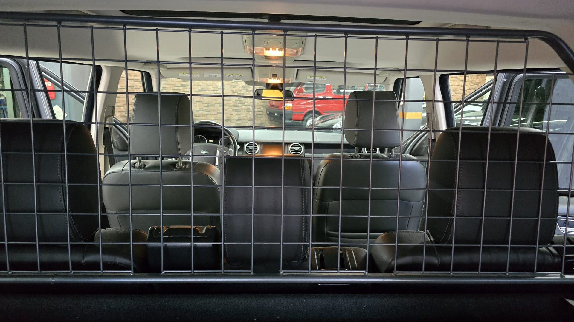 LAND ROVER Discovery 3.0 SDV6 HSE Automatic-image-23