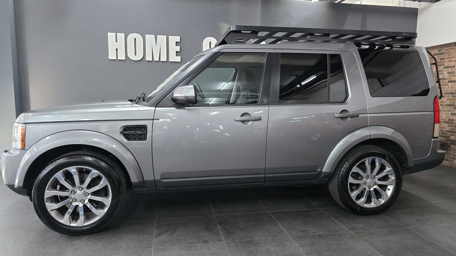 LAND ROVER Discovery 3.0 SDV6 HSE Automatic-showroom-element-2