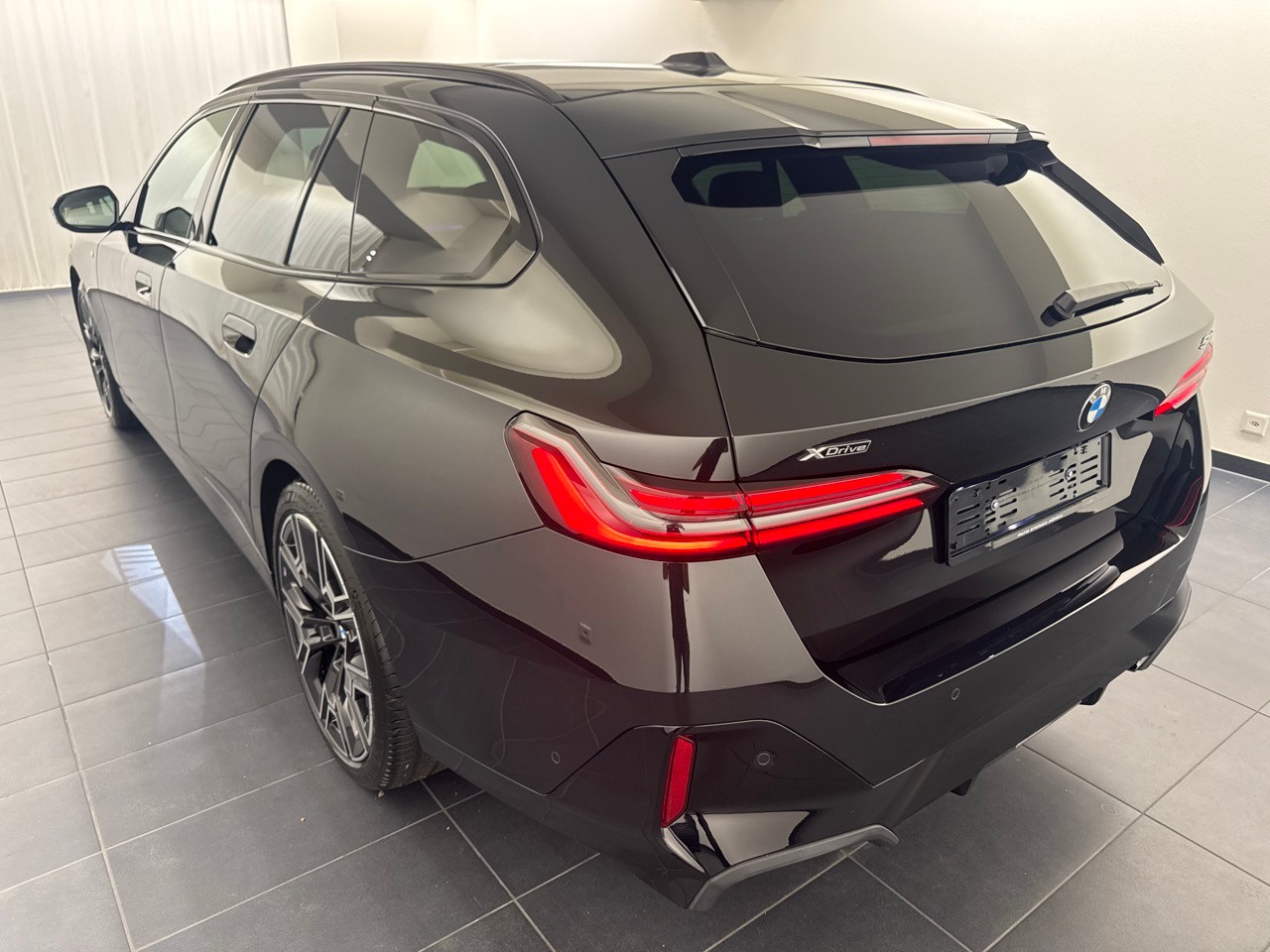 BMW 540d xDr 48V Tour M.S.Pro inkl. AHK & Standheizung-showroom-element-1
