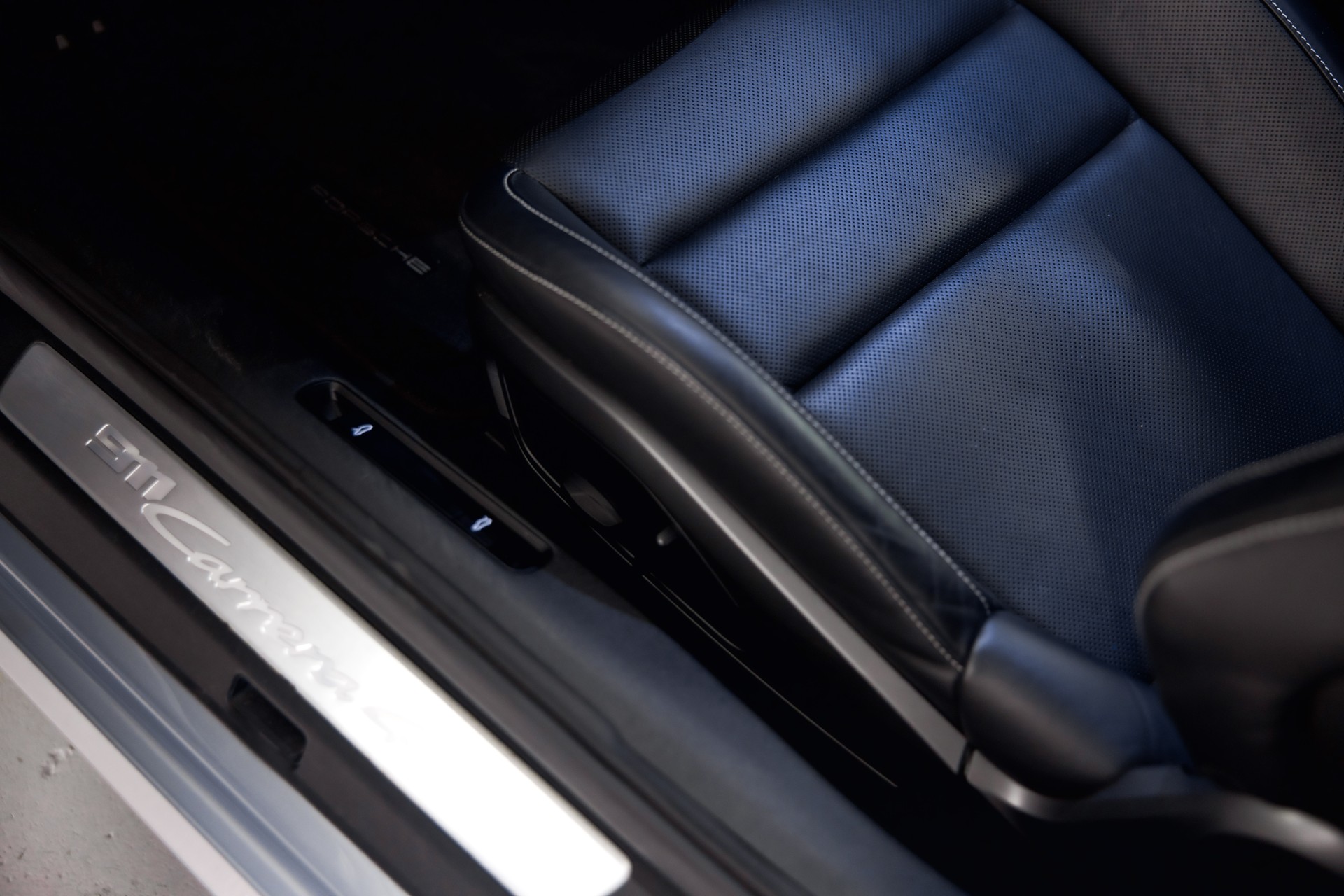 PORSCHE 911 Carrera 4S *approved Garantie*-image-17