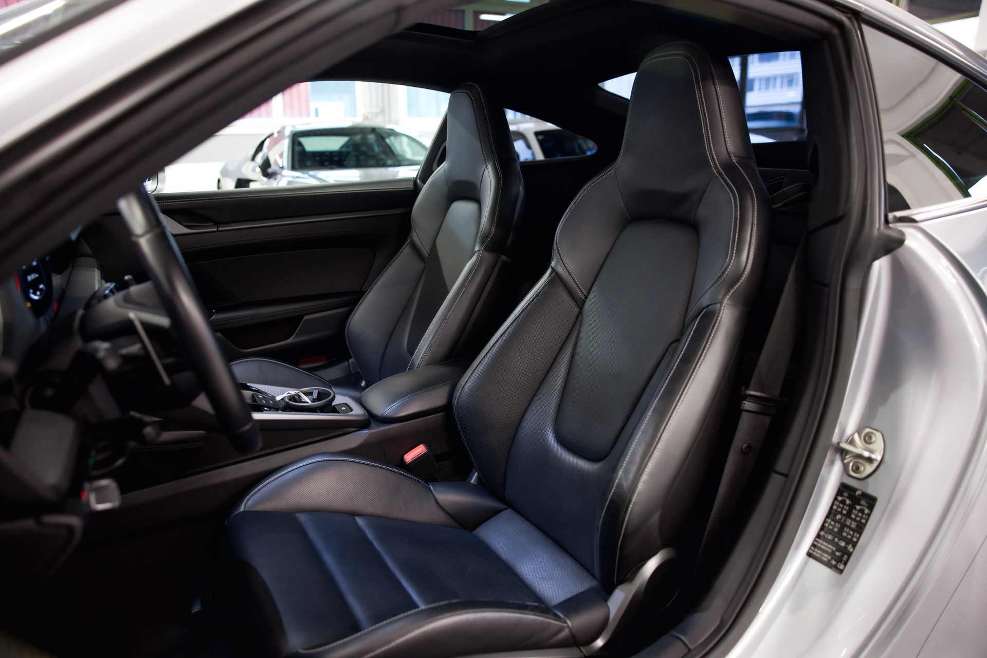PORSCHE 911 Carrera 4S *approved Garantie*-image-16