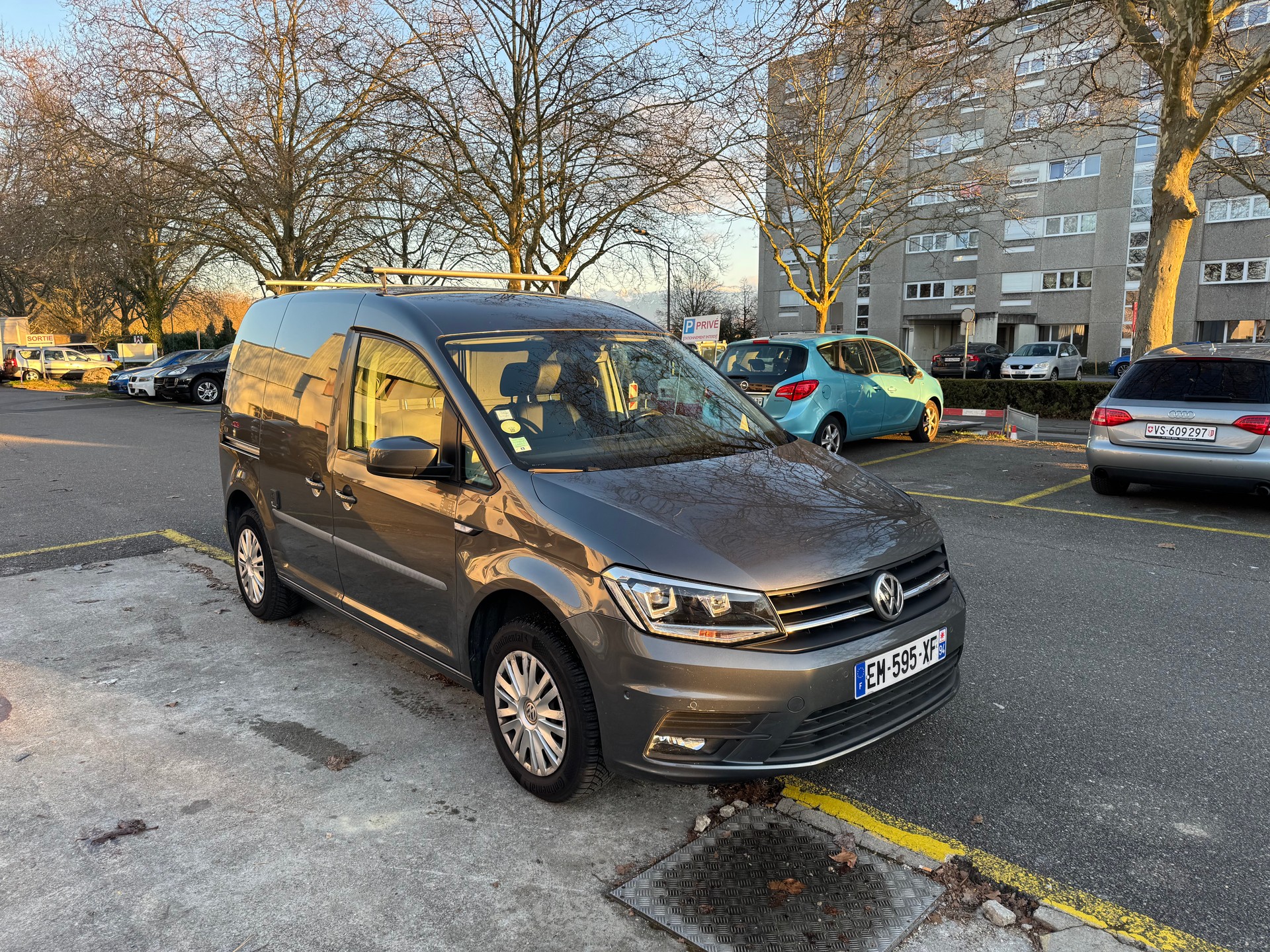 VW Caddy Maxi 2.0TDI BlueMotion Technology DSG-showroom-element-1