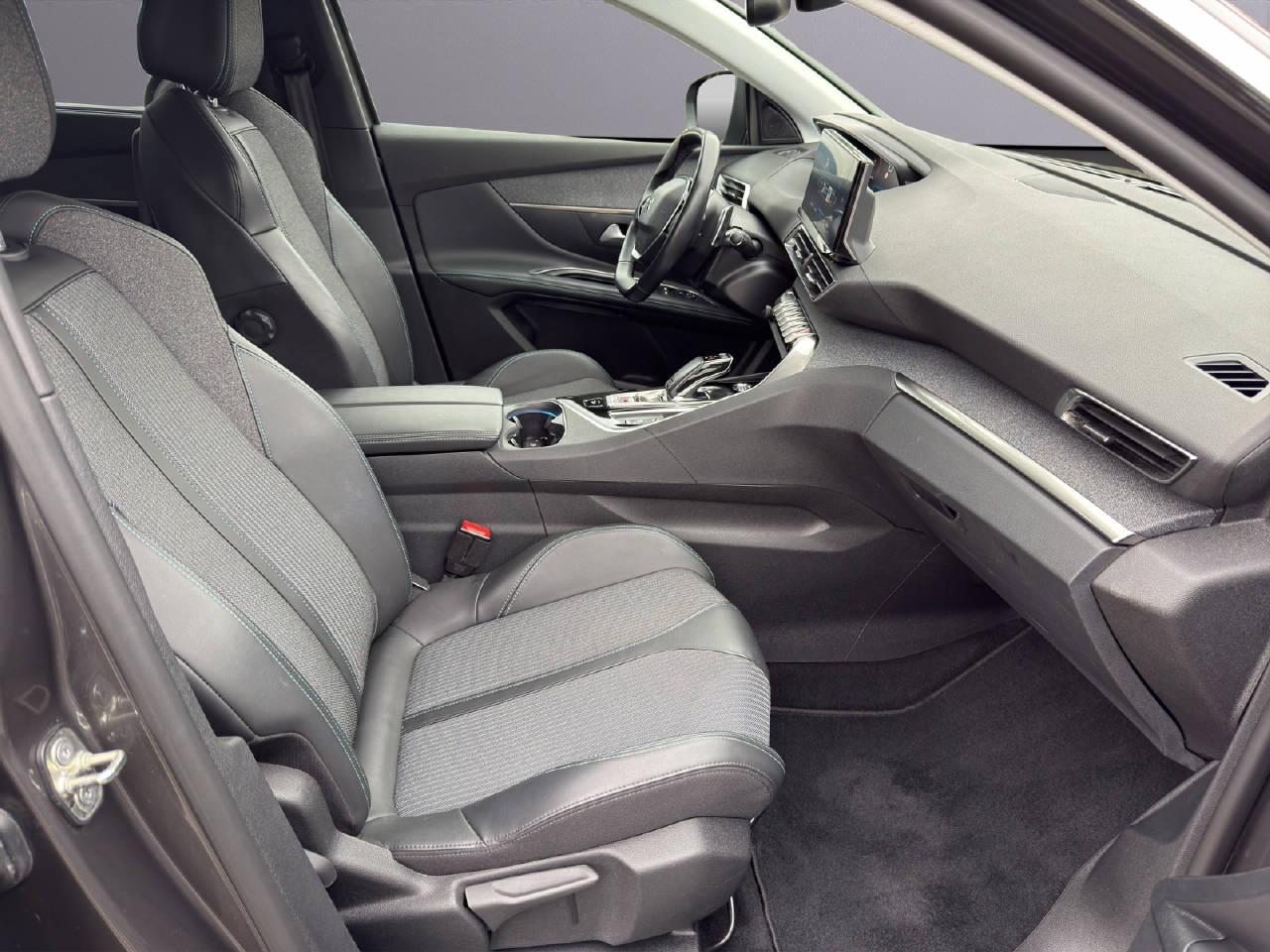 PEUGEOT 5008 1.2 PureTech Allure Pack-image-8