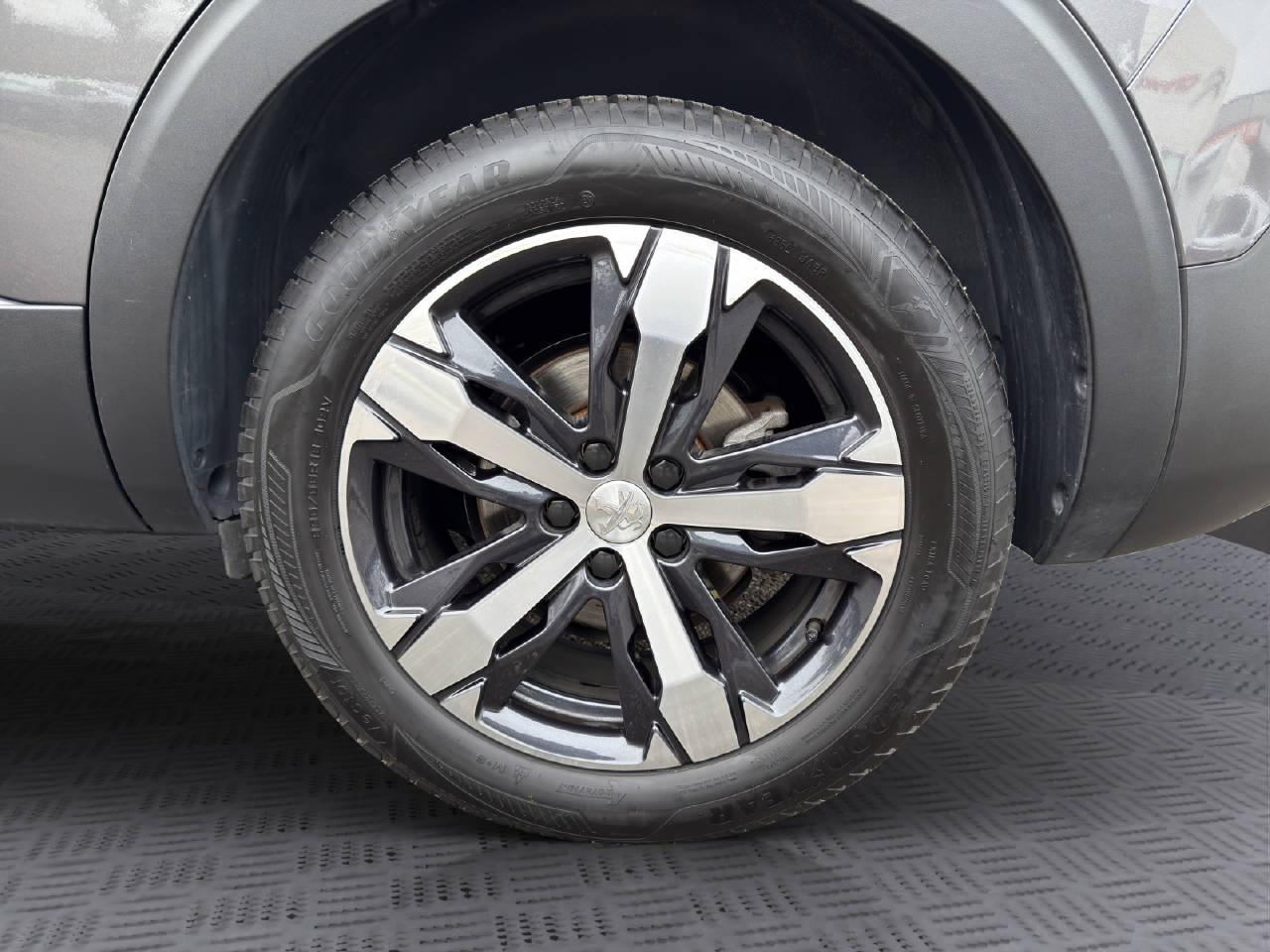 PEUGEOT 5008 1.2 PureTech Allure Pack-image-11