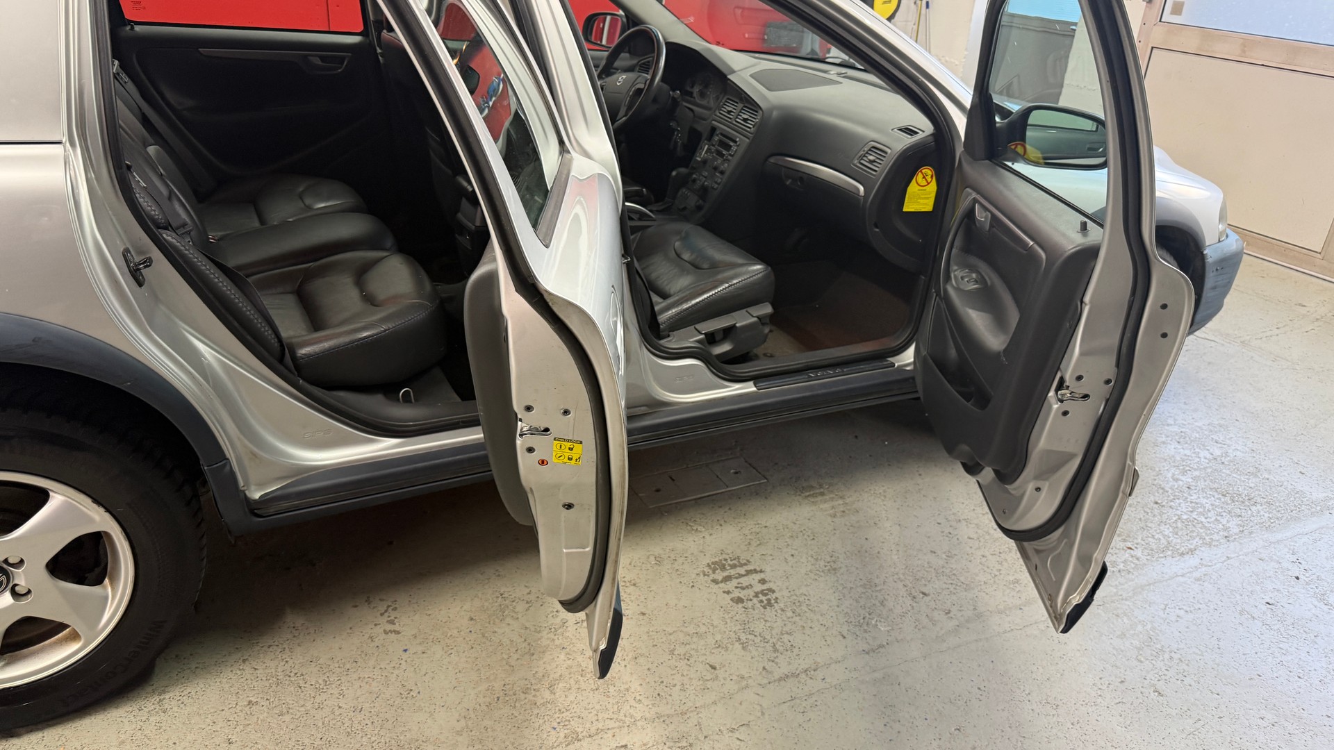 VOLVO XC70 2.5T AWD, Servicegepflegt, Zahnriemen ersetzt fährt schön, Carroserie Schaden siehe Bilder-image-20