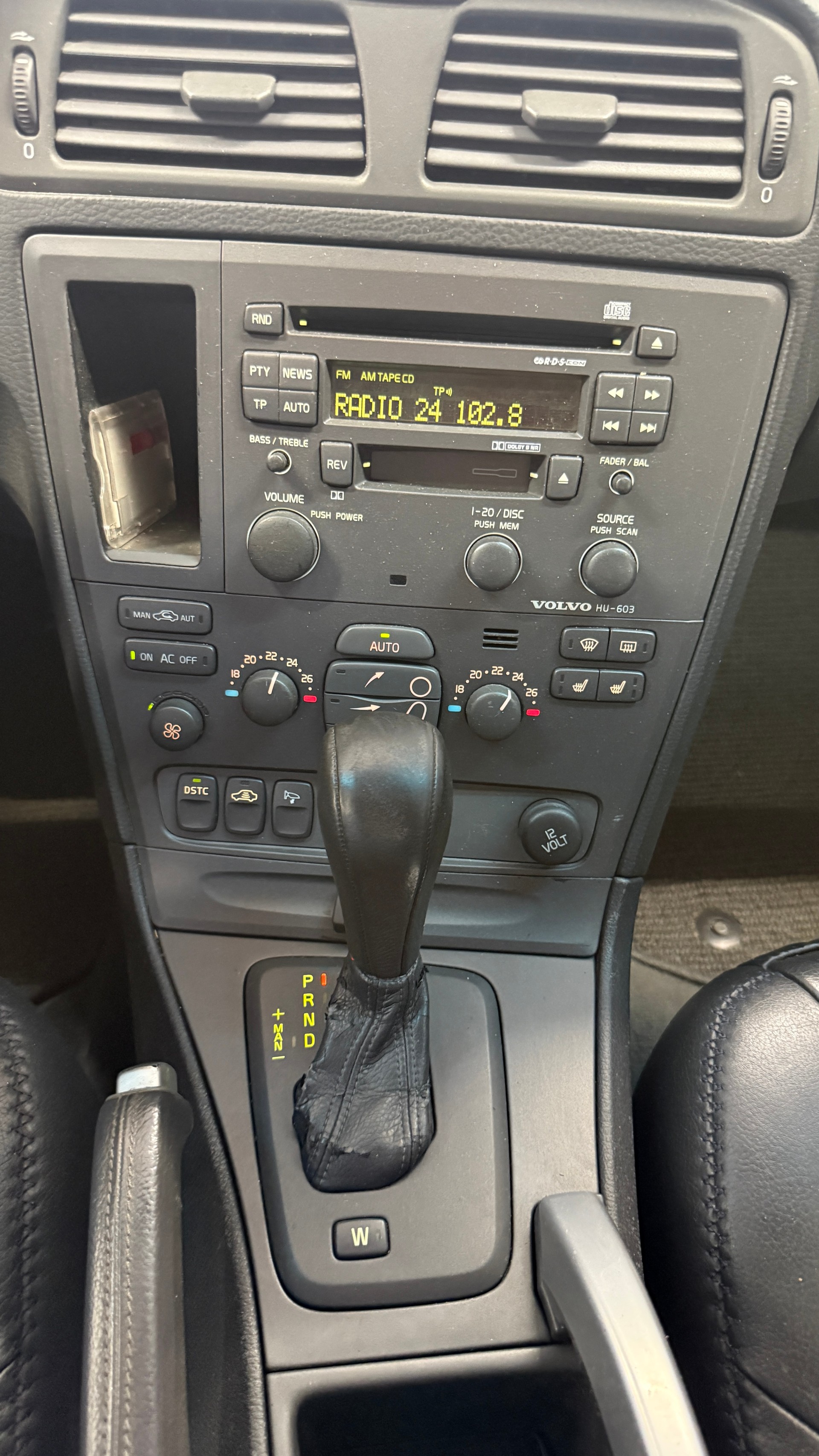 VOLVO XC70 2.5T AWD, Servicegepflegt, Zahnriemen ersetzt fährt schön, Carroserie Schaden siehe Bilder-image-19