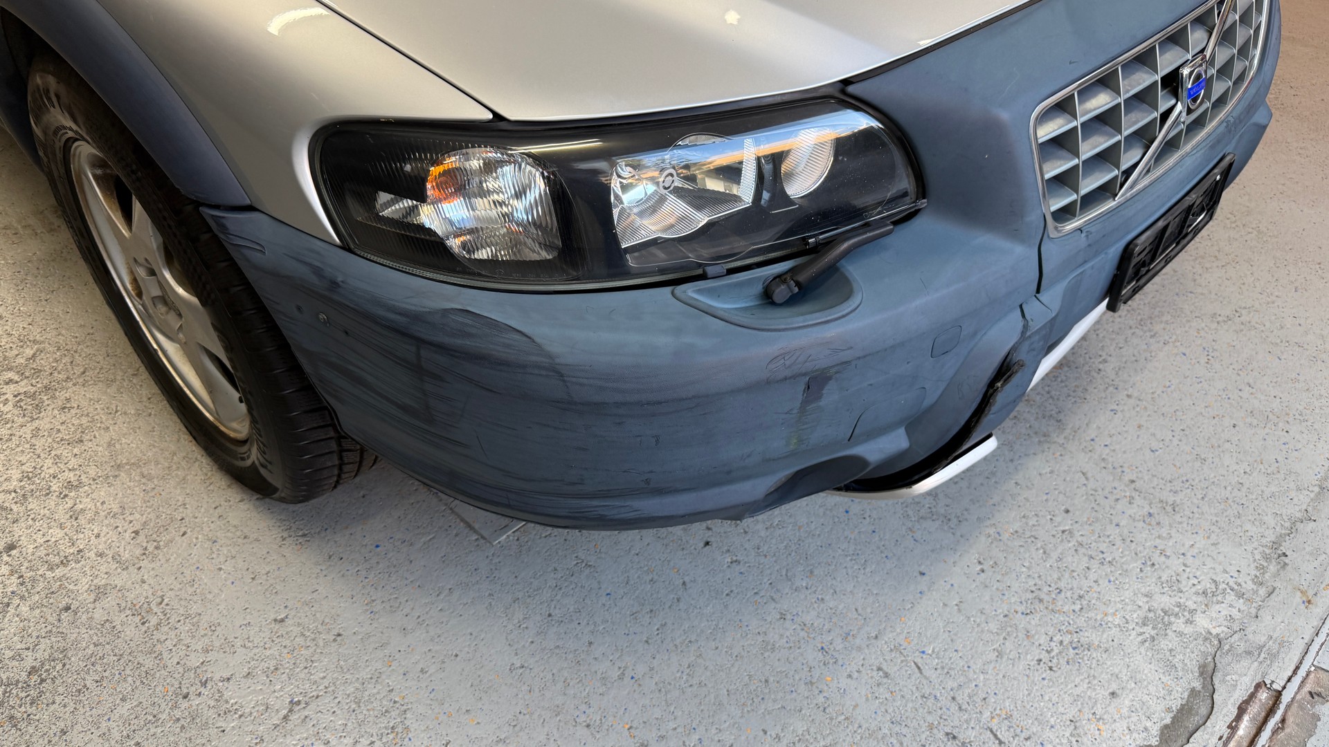 VOLVO XC70 2.5T AWD, Servicegepflegt, Zahnriemen ersetzt fährt schön, Carroserie Schaden siehe Bilder-image-23