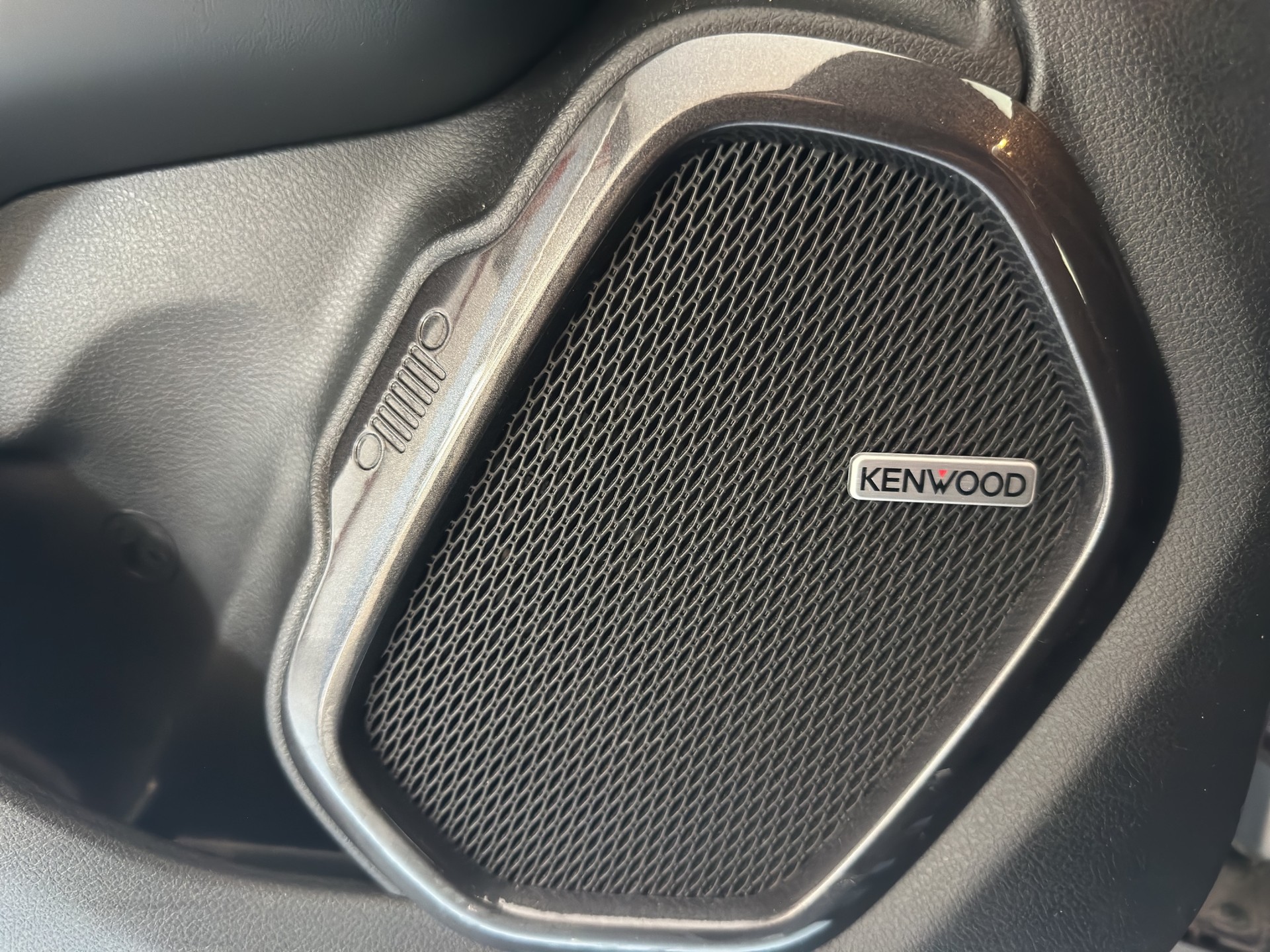 JEEP Renegade 1.3 T PHEV S AWD-image-18