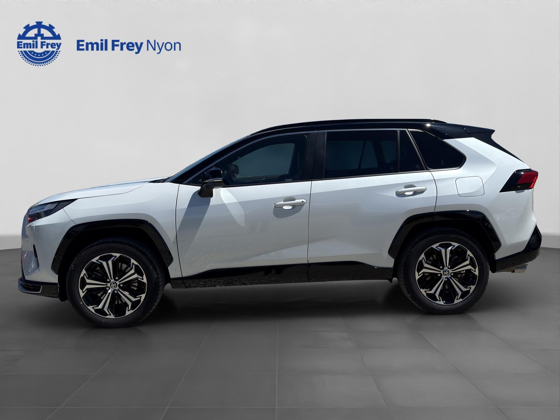 TOYOTA RAV4 2.5 Plug-In-Hybrid Platinum-showroom-element-3