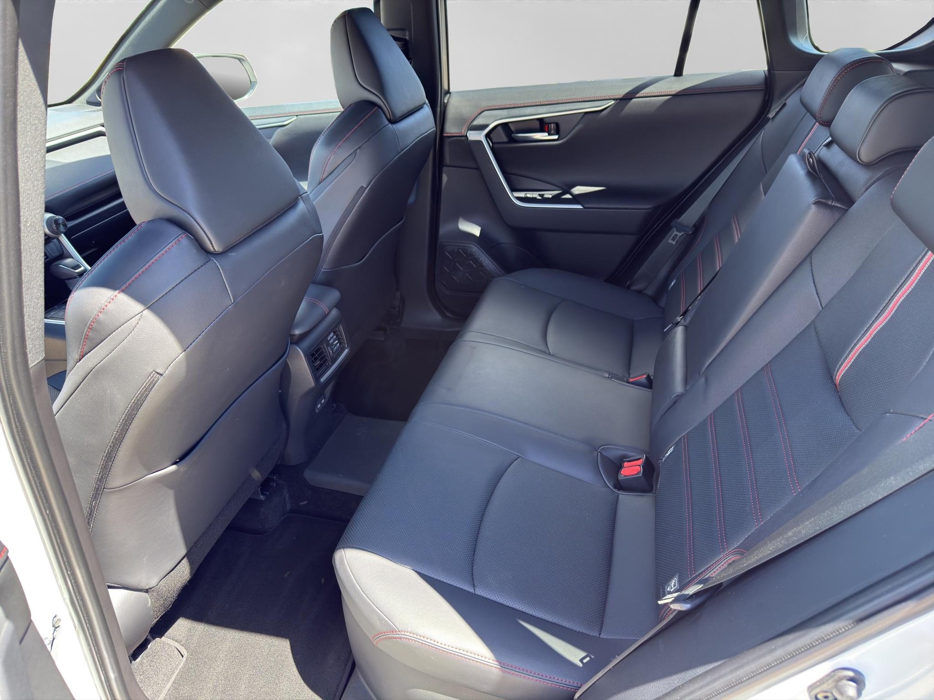 TOYOTA RAV4 2.5 Plug-In-Hybrid Platinum-image-7