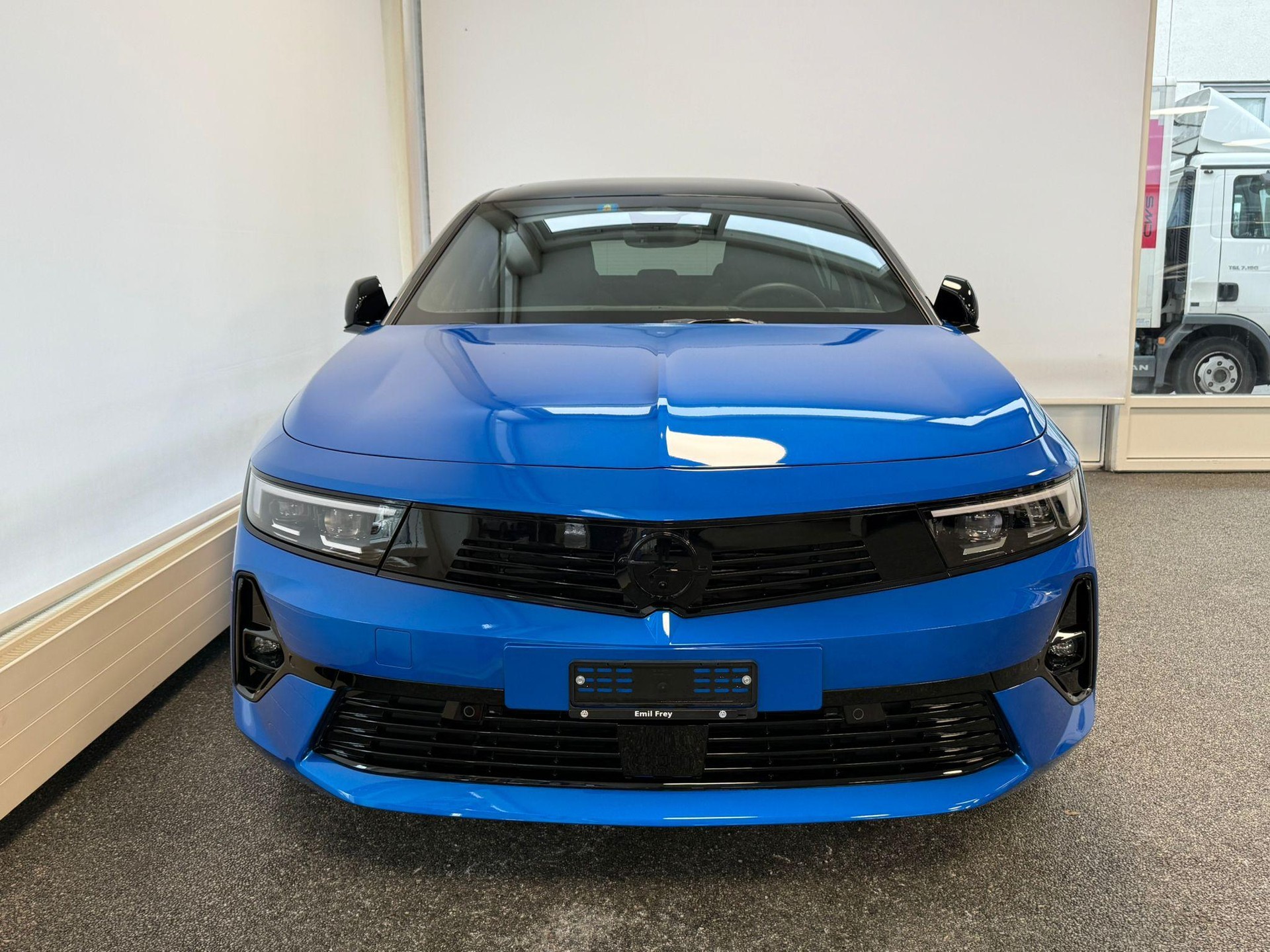OPEL Astra-e Swiss Plus-showroom-element-1
