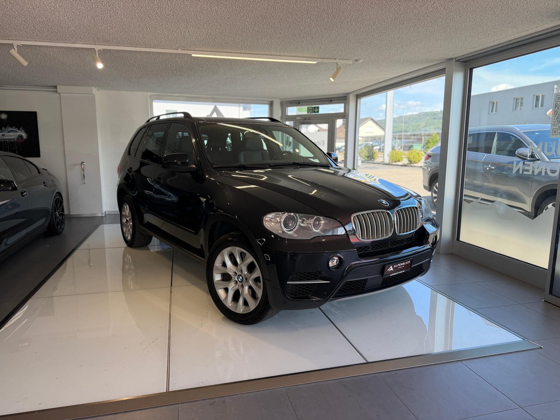 BMW X5 xDrive 50i Steptronic-showroom-element-1