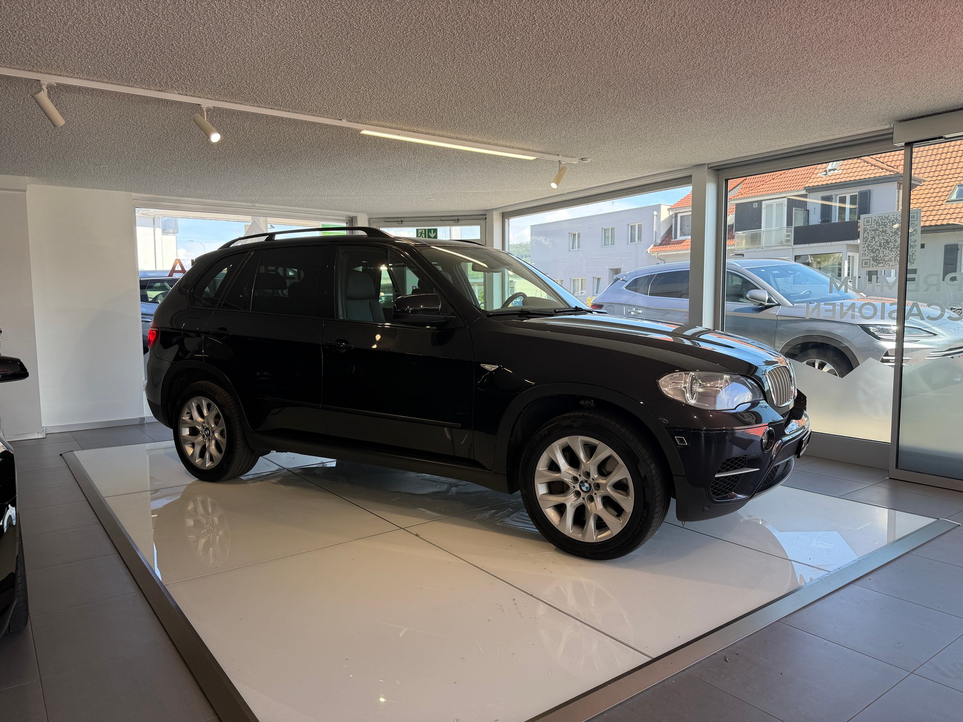 BMW X5 xDrive 50i Steptronic-showroom-element-2