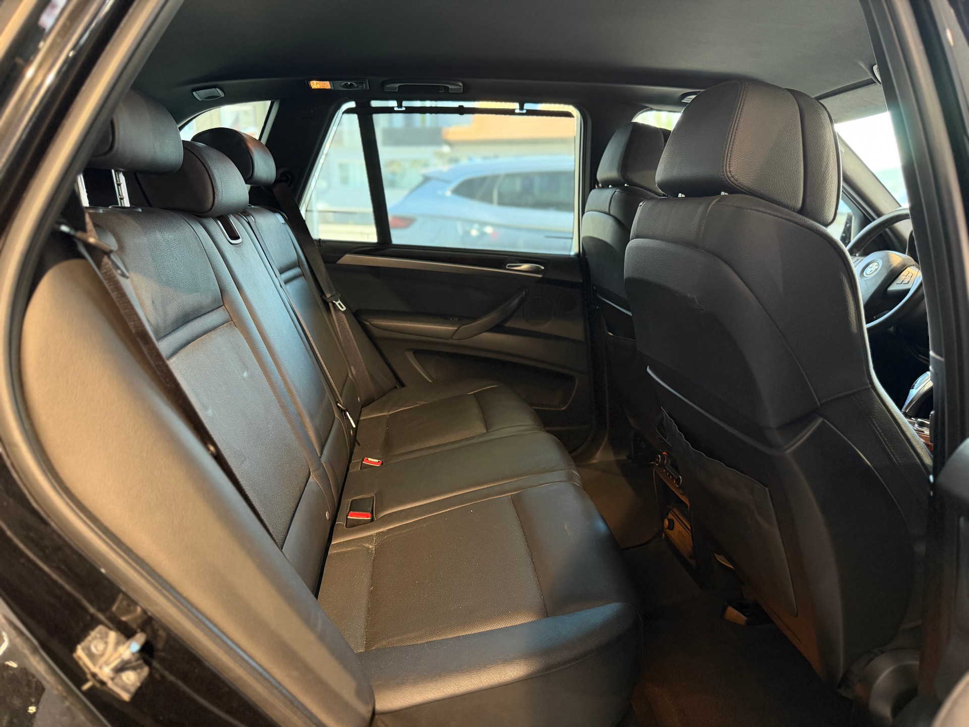 BMW X5 xDrive 50i Steptronic-image-16