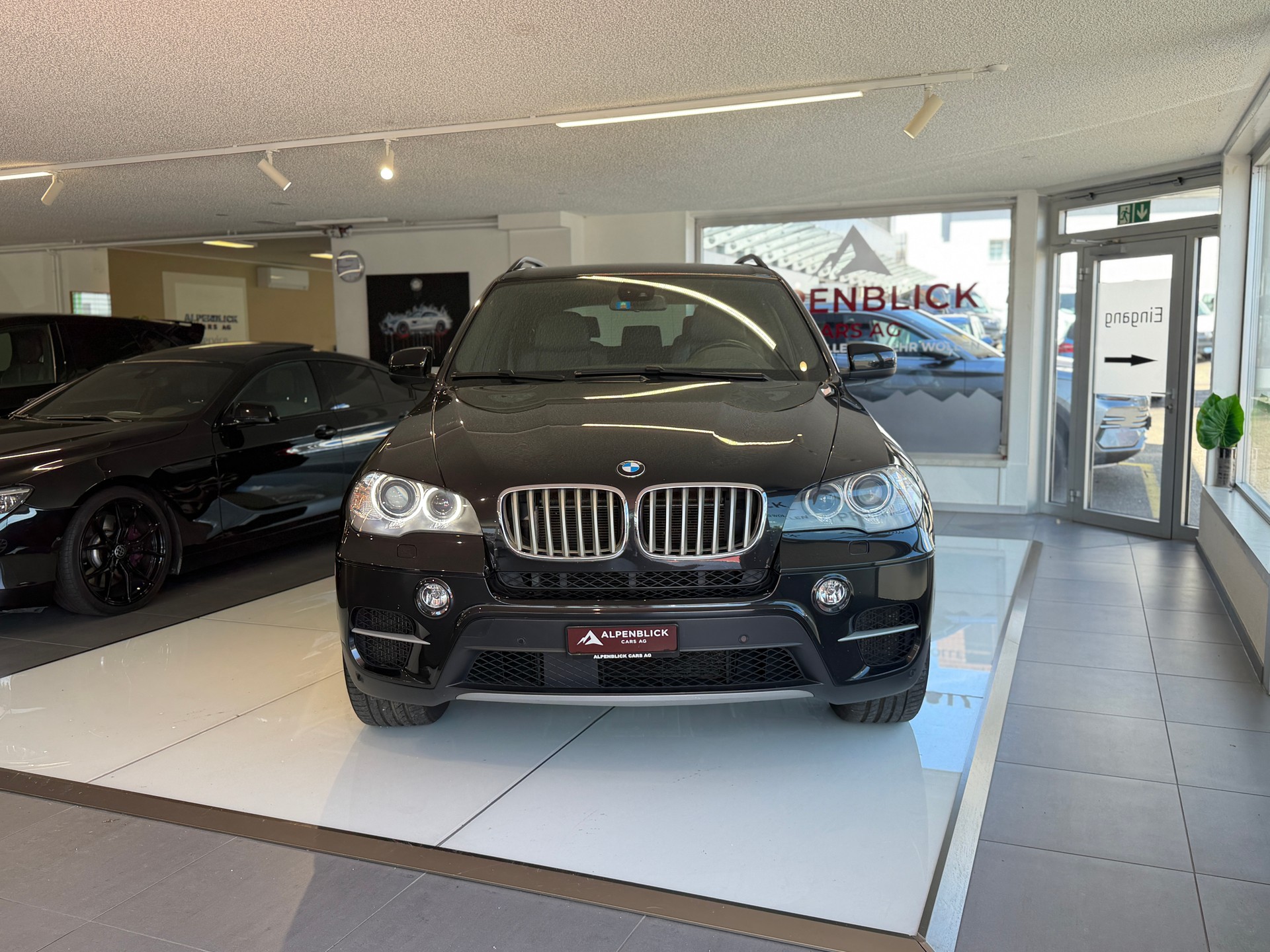 BMW X5 xDrive 50i Steptronic-showroom-element-3