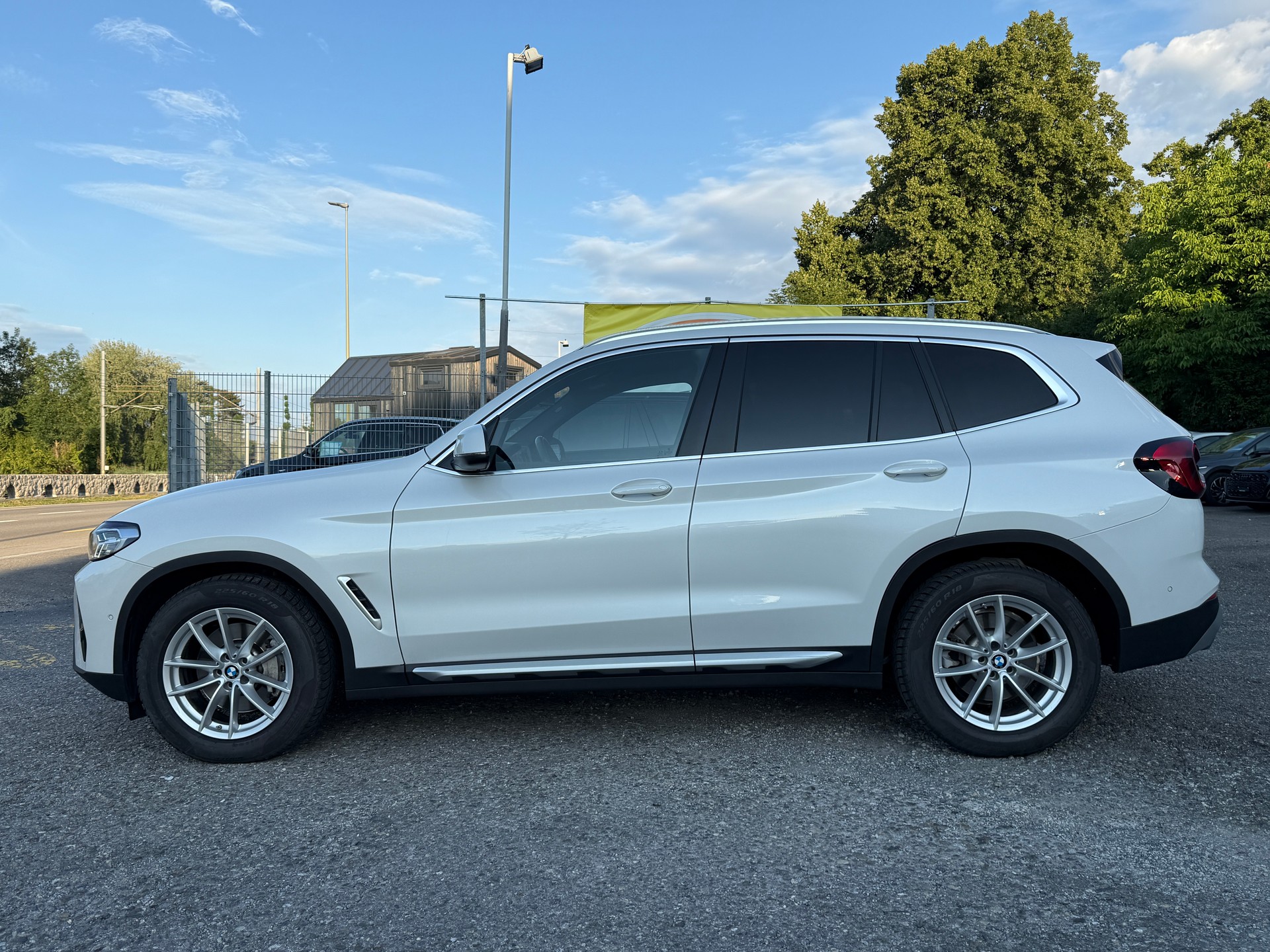 BMW X3 xDrive 48V 30d Mineralweiss Metallic&Panoramadach-showroom-element-3
