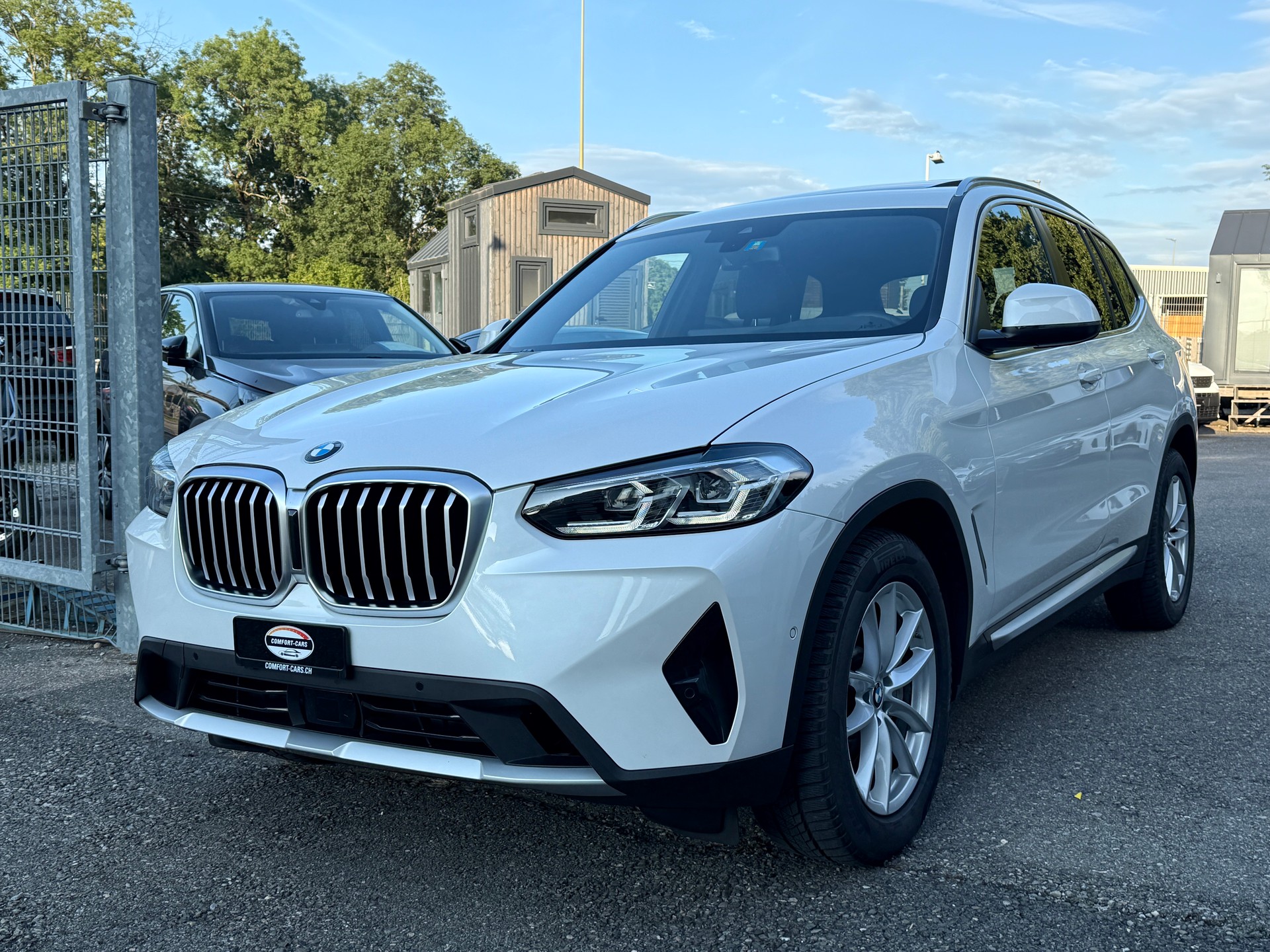 BMW X3 xDrive 48V 30d Mineralweiss Metallic&Panoramadach-showroom-element-1