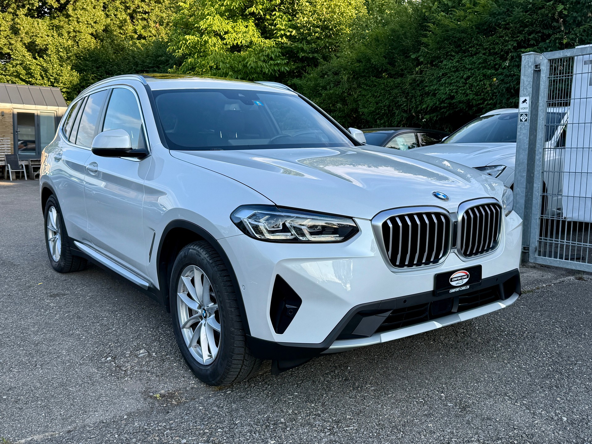 BMW X3 xDrive 48V 30d Mineralweiss Metallic&Panoramadach-showroom-element-2