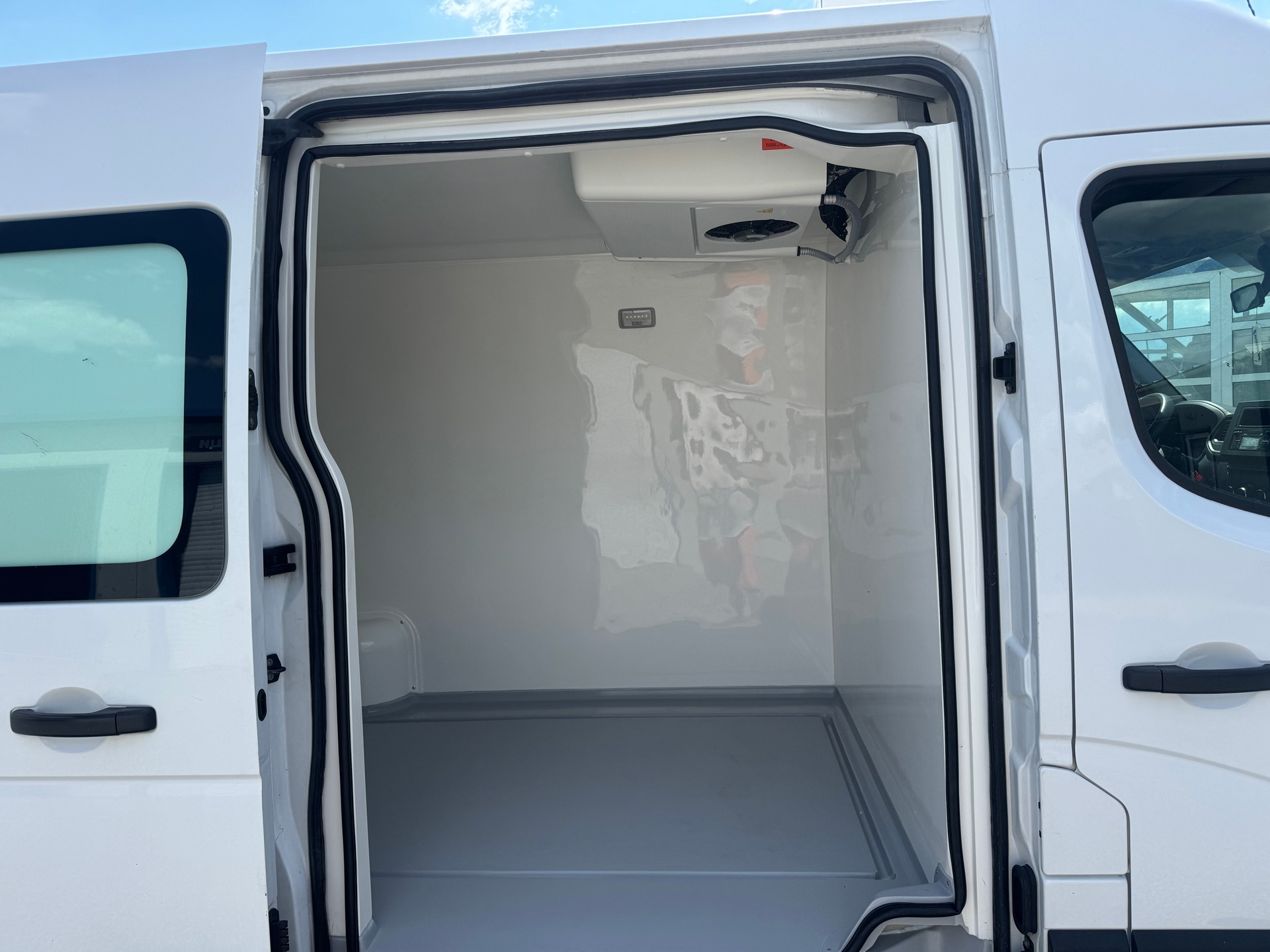 RENAULT Master T33 2.3dCi 135 L2H2-image-9