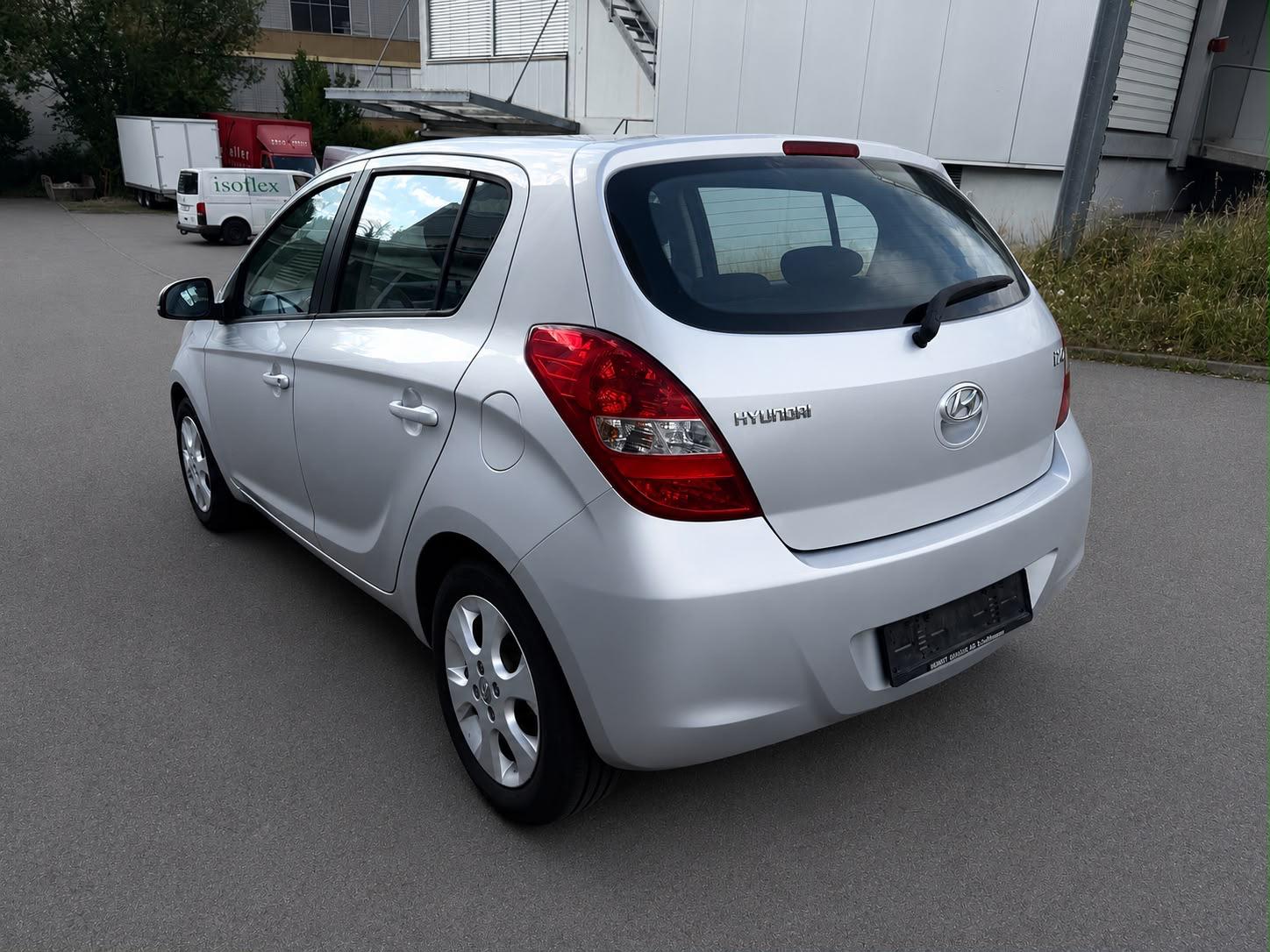 HYUNDAI i20 1.4 Style Automatic-showroom-element-3