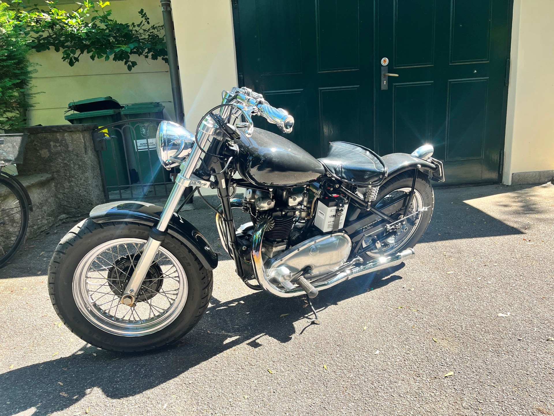 TRIUMPH 6T-image-1