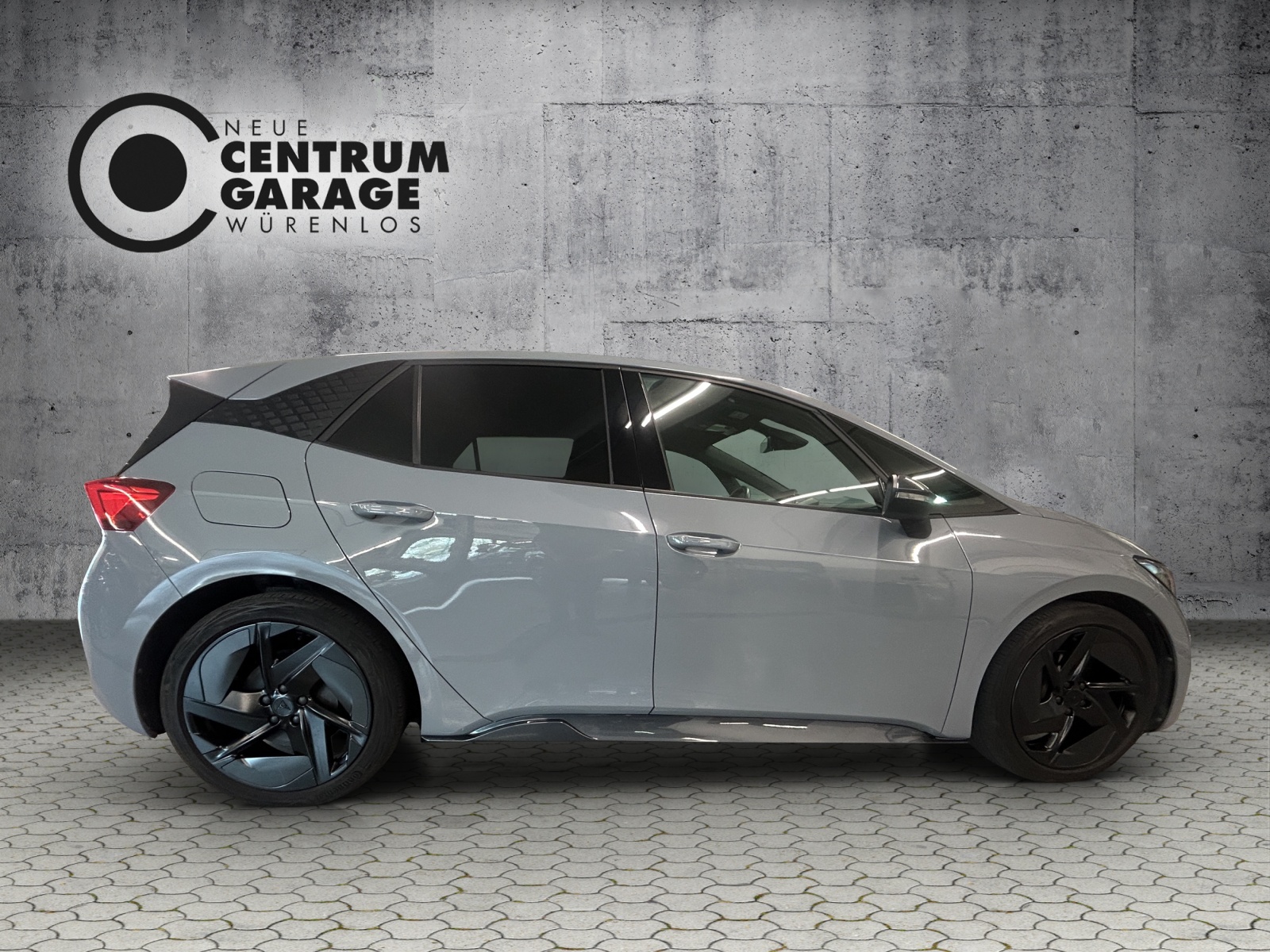 CUPRA Born 58 kWh-showroom-element-2