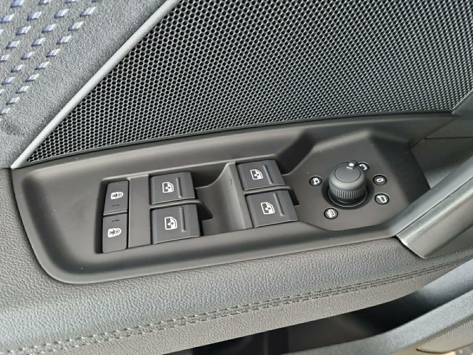 AUDI RS3 Sportback 2.5 TSI quattro S-tronic-image-15